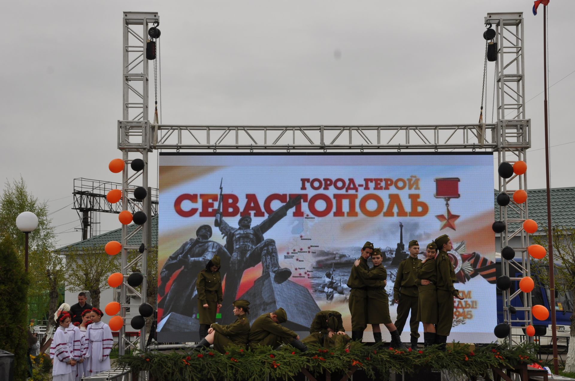 Җиңү көненә багышланган  парад һәм бәйрәм митингы Шәмәрдәндә дә  тантаналы шартларда үтте