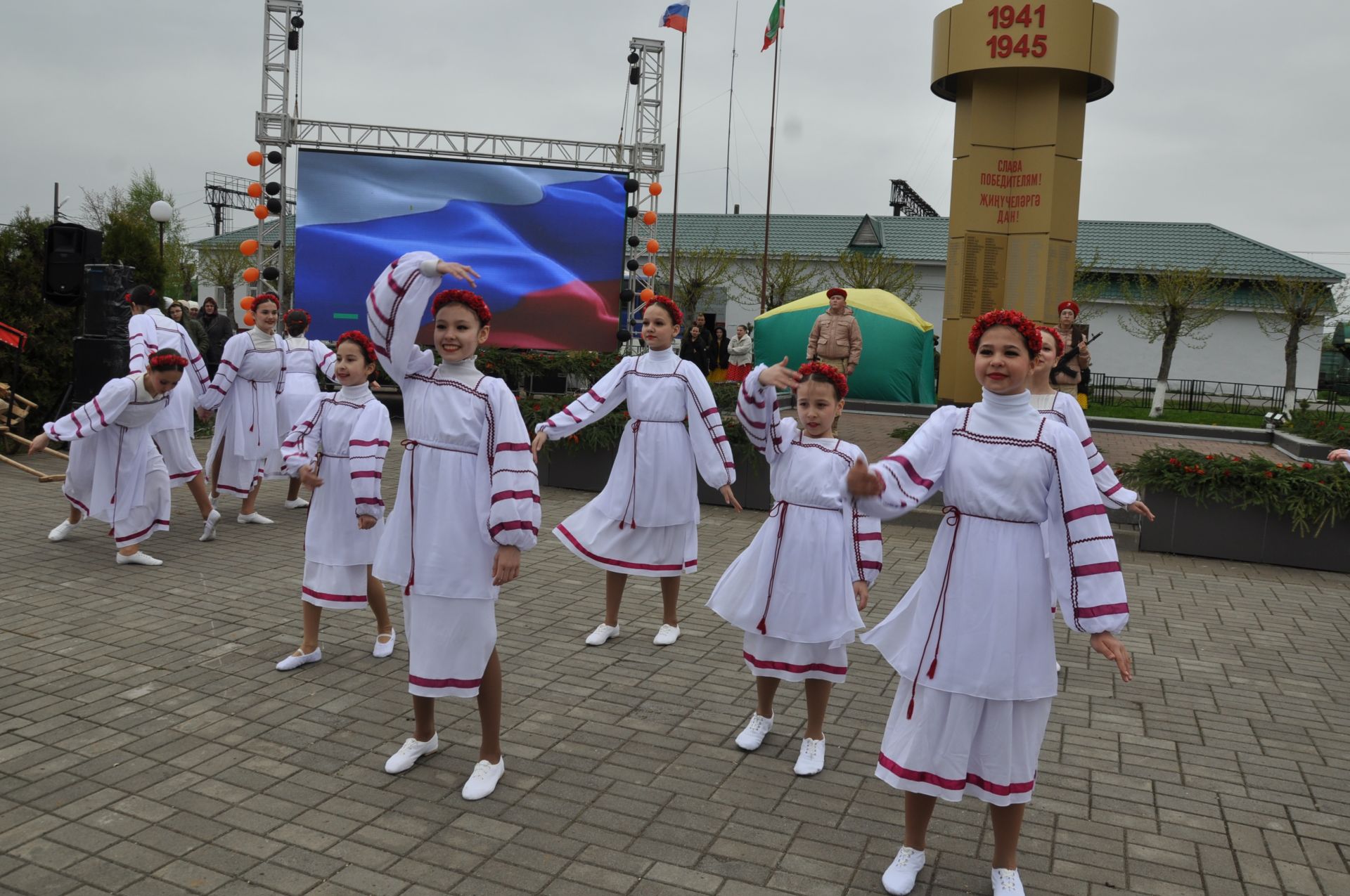 Җиңү көненә багышланган  парад һәм бәйрәм митингы Шәмәрдәндә дә  тантаналы шартларда үтте
