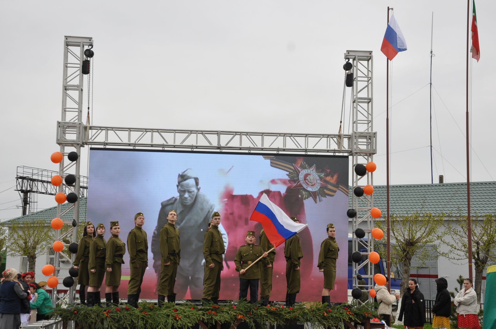 Җиңү көненә багышланган  парад һәм бәйрәм митингы Шәмәрдәндә дә  тантаналы шартларда үтте
