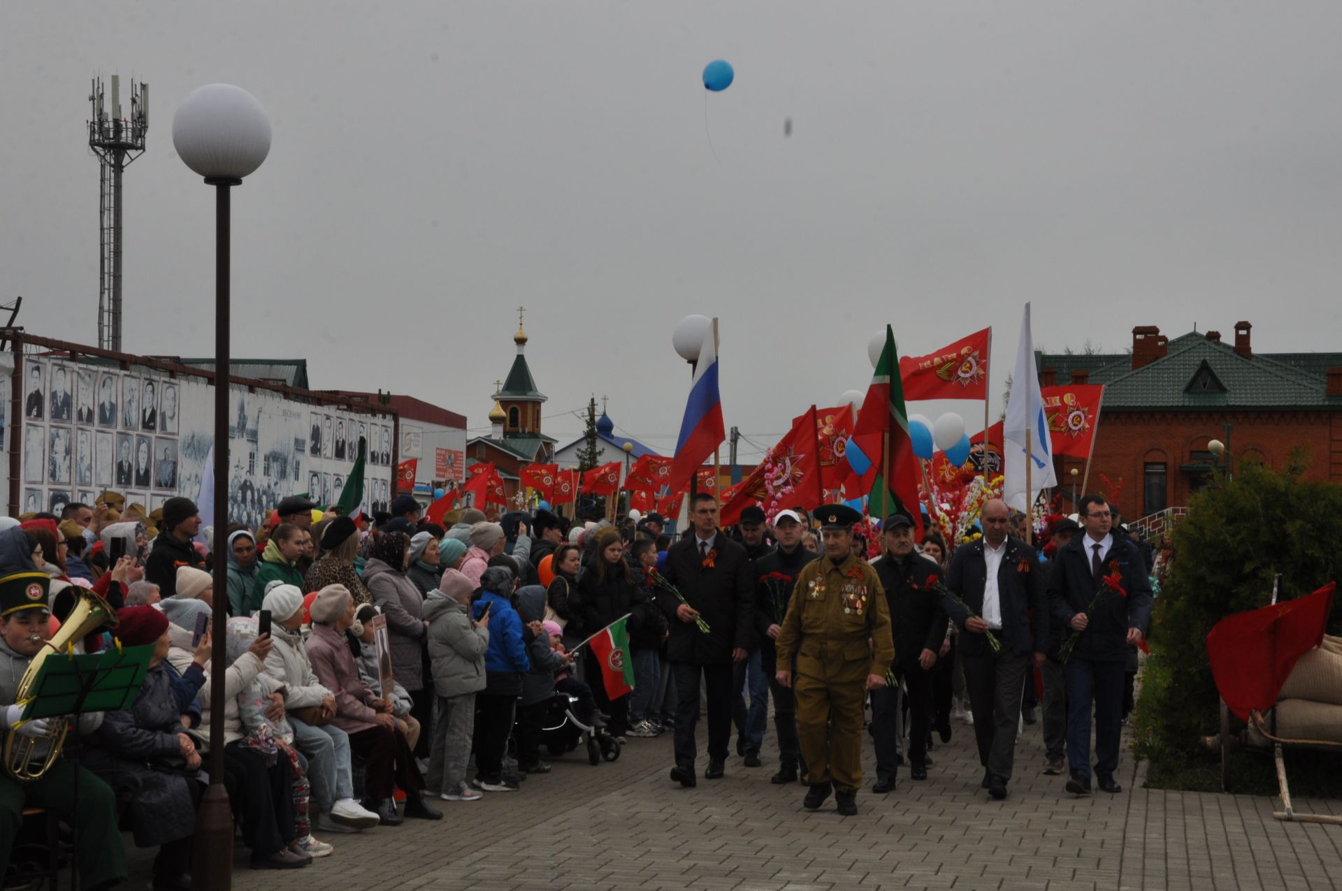 Җиңү көненә багышланган  парад һәм бәйрәм митингы Шәмәрдәндә дә  тантаналы шартларда үтте