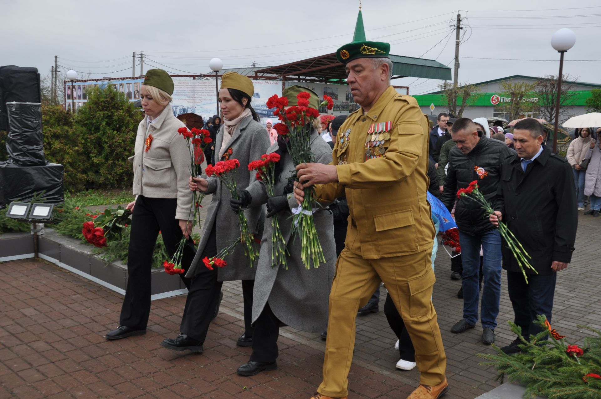 Җиңү көненә багышланган  парад һәм бәйрәм митингы Шәмәрдәндә дә  тантаналы шартларда үтте