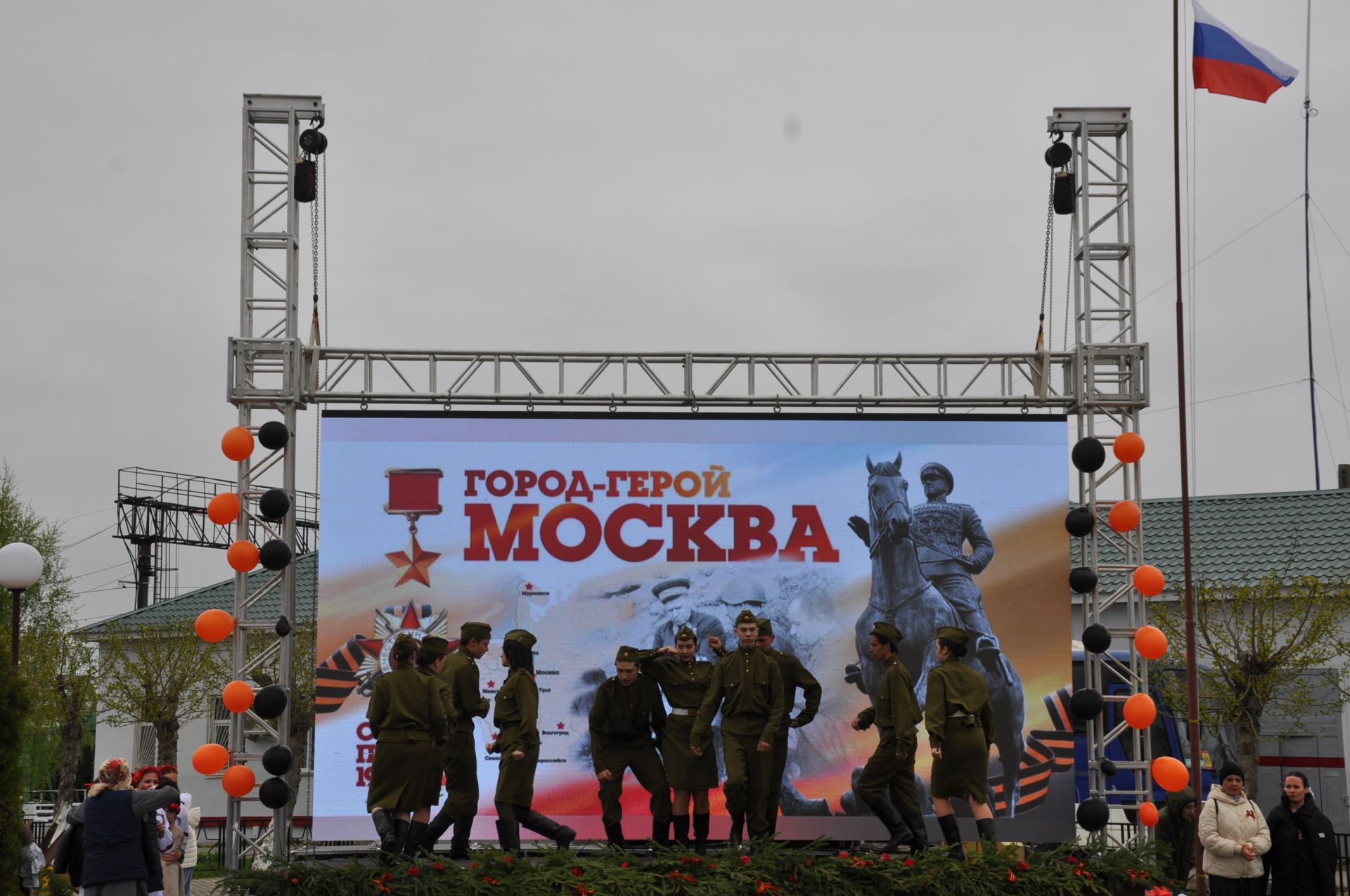 Җиңү көненә багышланган  парад һәм бәйрәм митингы Шәмәрдәндә дә  тантаналы шартларда үтте