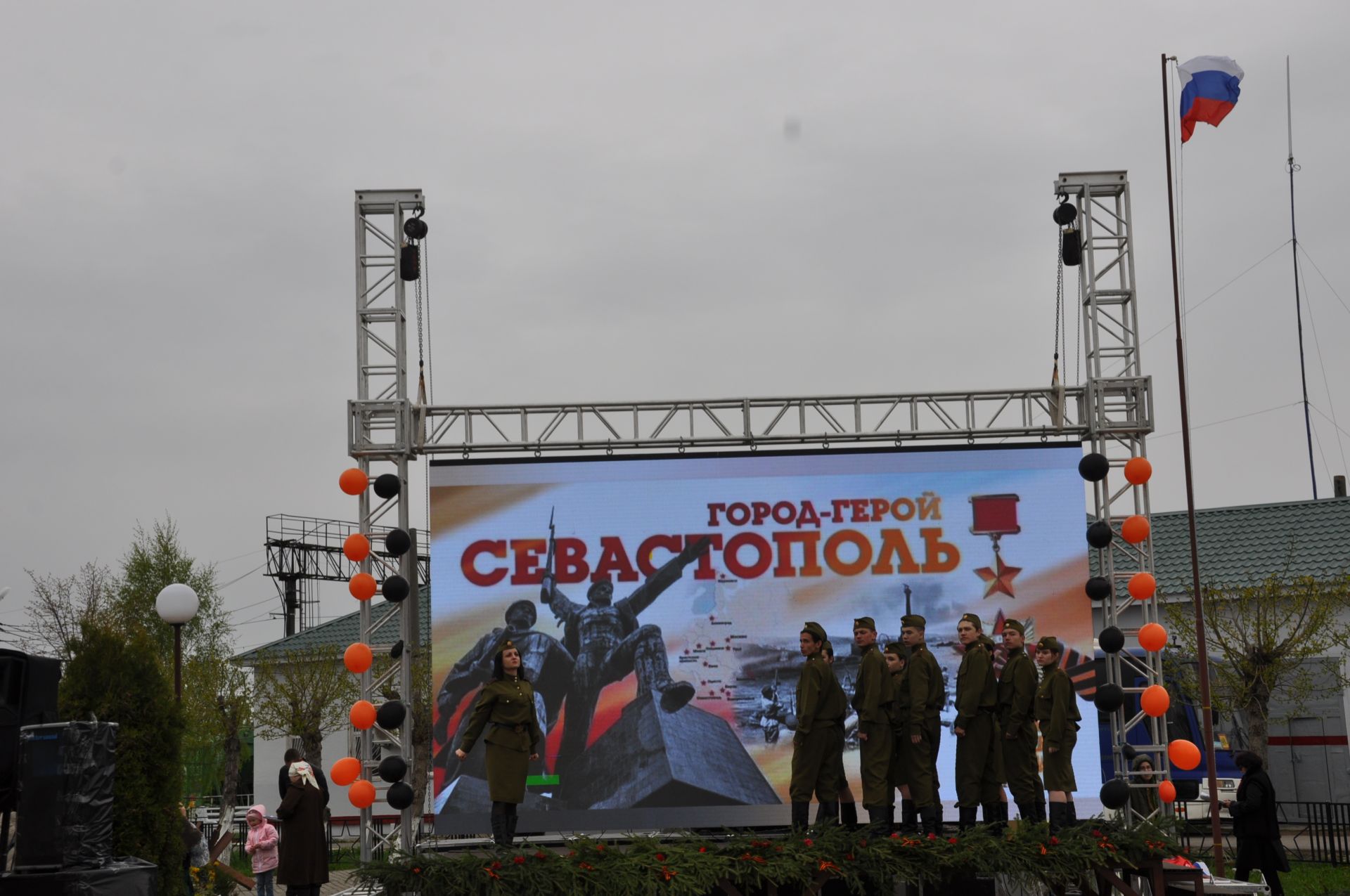 Җиңү көненә багышланган  парад һәм бәйрәм митингы Шәмәрдәндә дә  тантаналы шартларда үтте