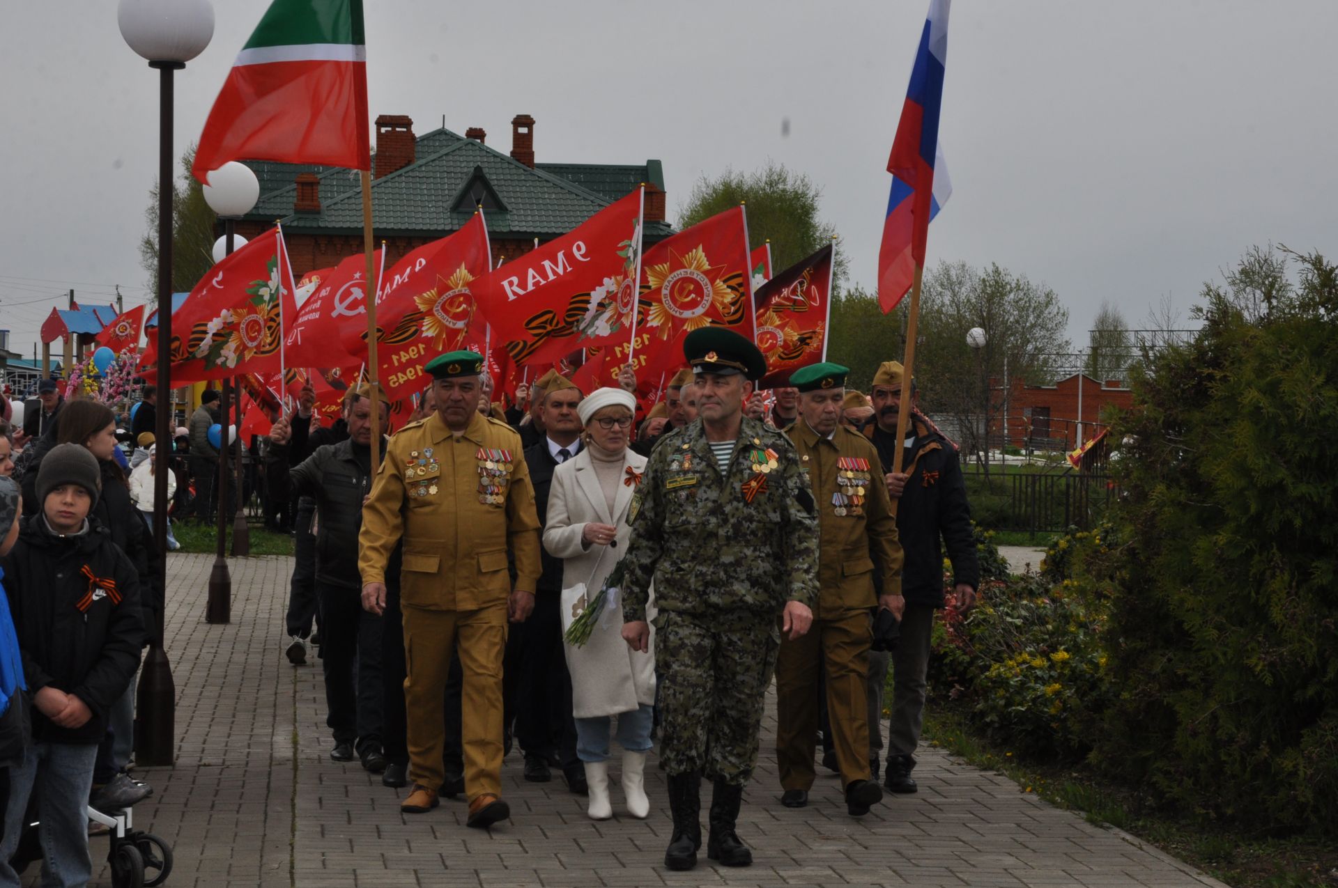 Җиңү көненә багышланган  парад һәм бәйрәм митингы Шәмәрдәндә дә  тантаналы шартларда үтте