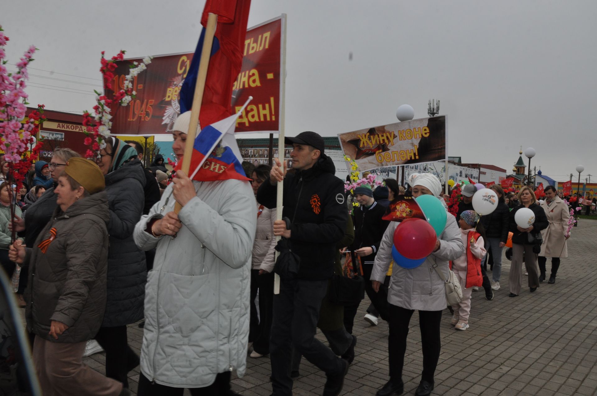 Җиңү көненә багышланган  парад һәм бәйрәм митингы Шәмәрдәндә дә  тантаналы шартларда үтте
