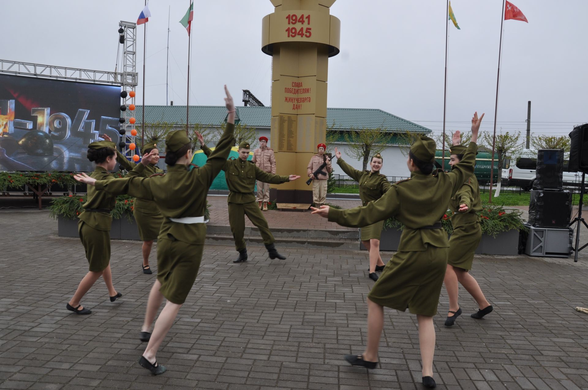 Җиңү көненә багышланган  парад һәм бәйрәм митингы Шәмәрдәндә дә  тантаналы шартларда үтте