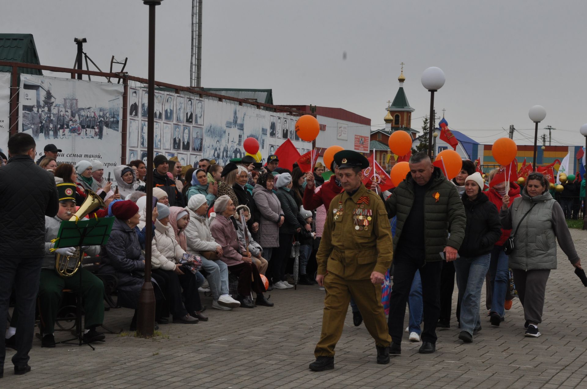 Җиңү көненә багышланган  парад һәм бәйрәм митингы Шәмәрдәндә дә  тантаналы шартларда үтте