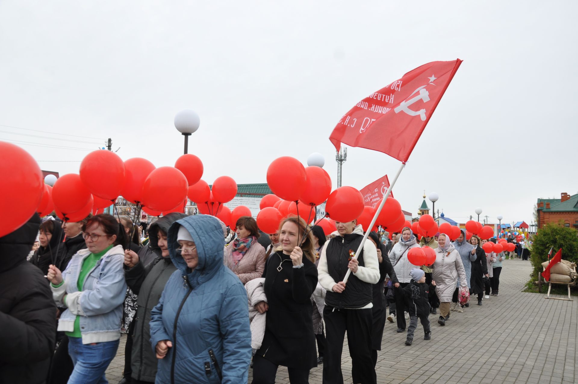 Җиңү көненә багышланган  парад һәм бәйрәм митингы Шәмәрдәндә дә  тантаналы шартларда үтте