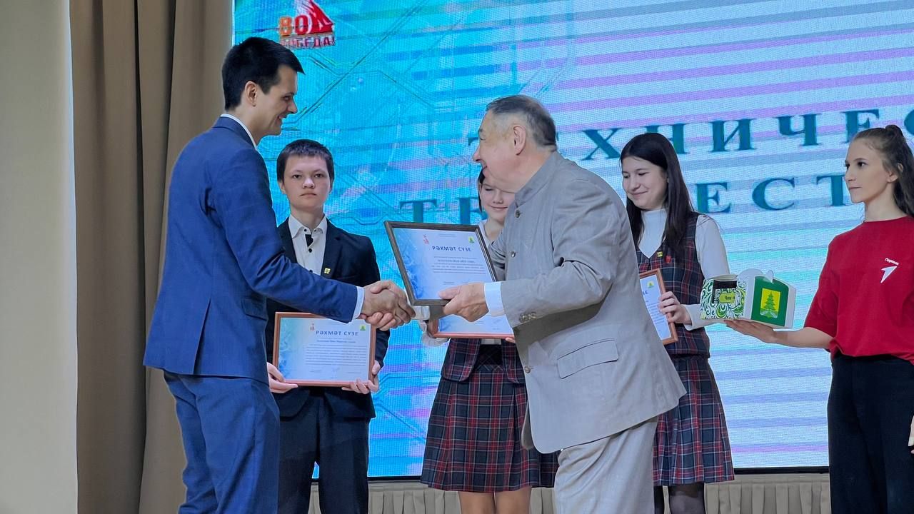 Бүген Сабада балалар техник иҗатына ярдәм итү һәм үстерү буенча район фестивале узды (фоторепортаж)