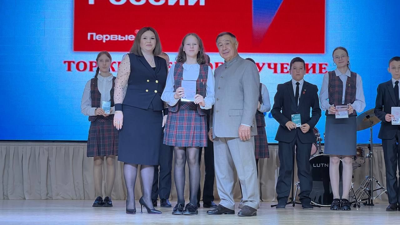 Районыбыз укучыларына тантаналы төстә паспортлар тапшырылды