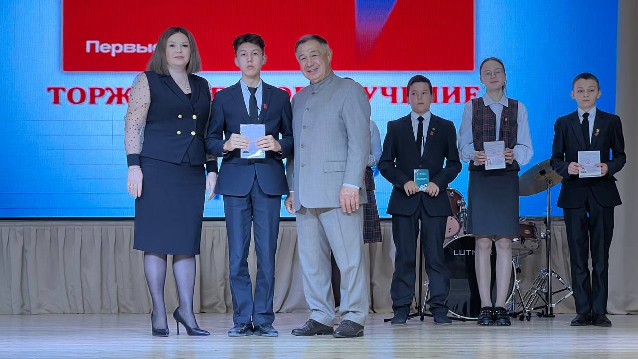Районыбыз укучыларына тантаналы төстә паспортлар тапшырылды