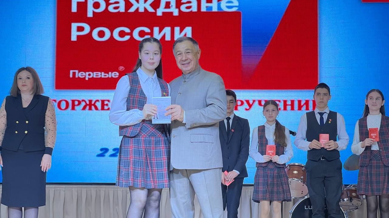 Районыбыз укучыларына тантаналы төстә паспортлар тапшырылды