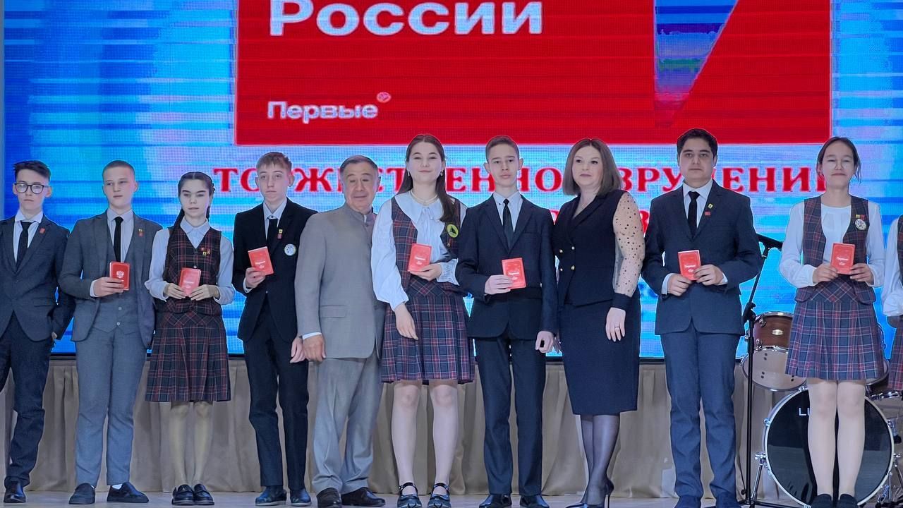 Районыбыз укучыларына тантаналы төстә паспортлар тапшырылды