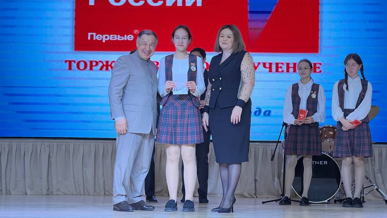 Районыбыз укучыларына тантаналы төстә паспортлар тапшырылды