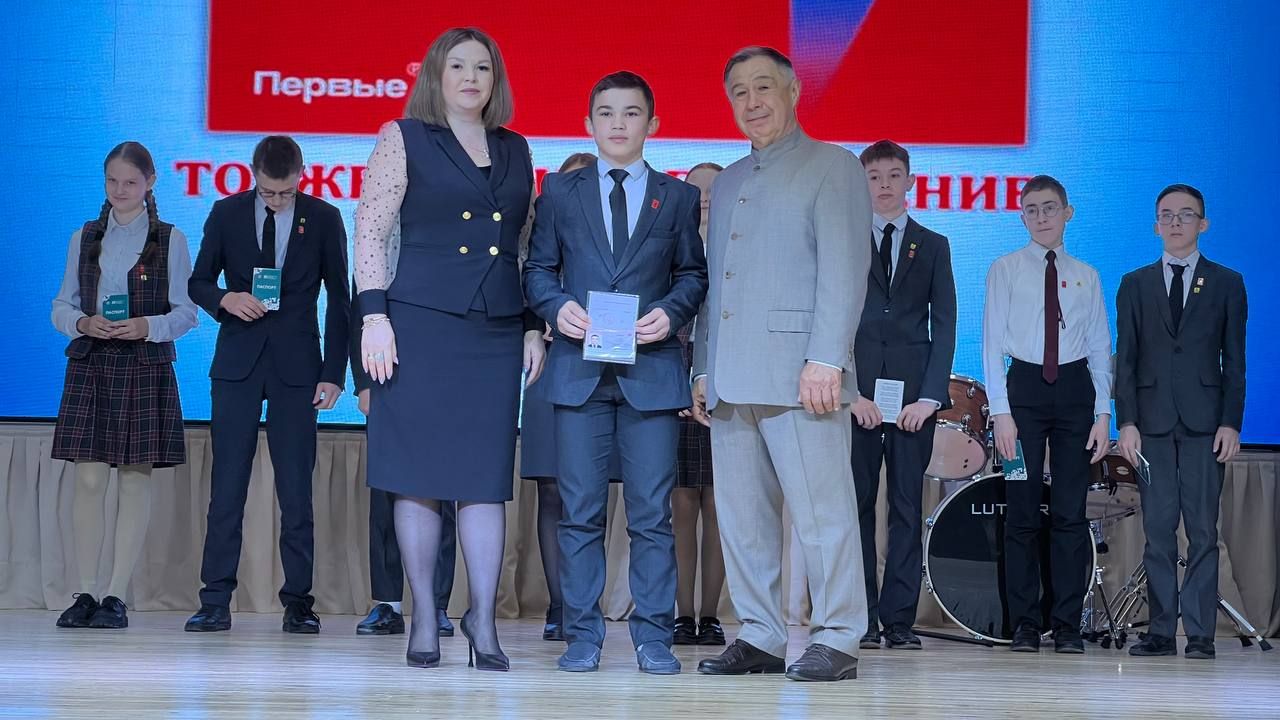 Районыбыз укучыларына тантаналы төстә паспортлар тапшырылды