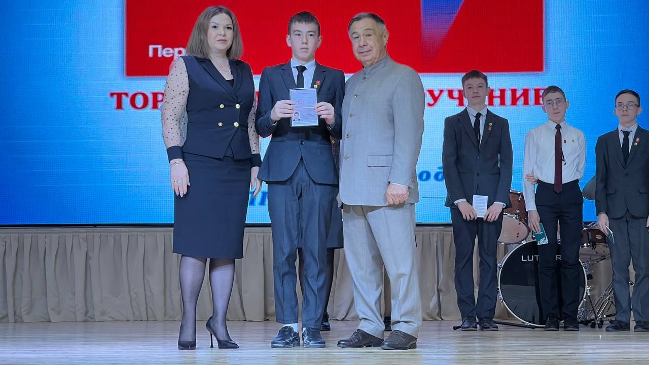 Районыбыз укучыларына тантаналы төстә паспортлар тапшырылды