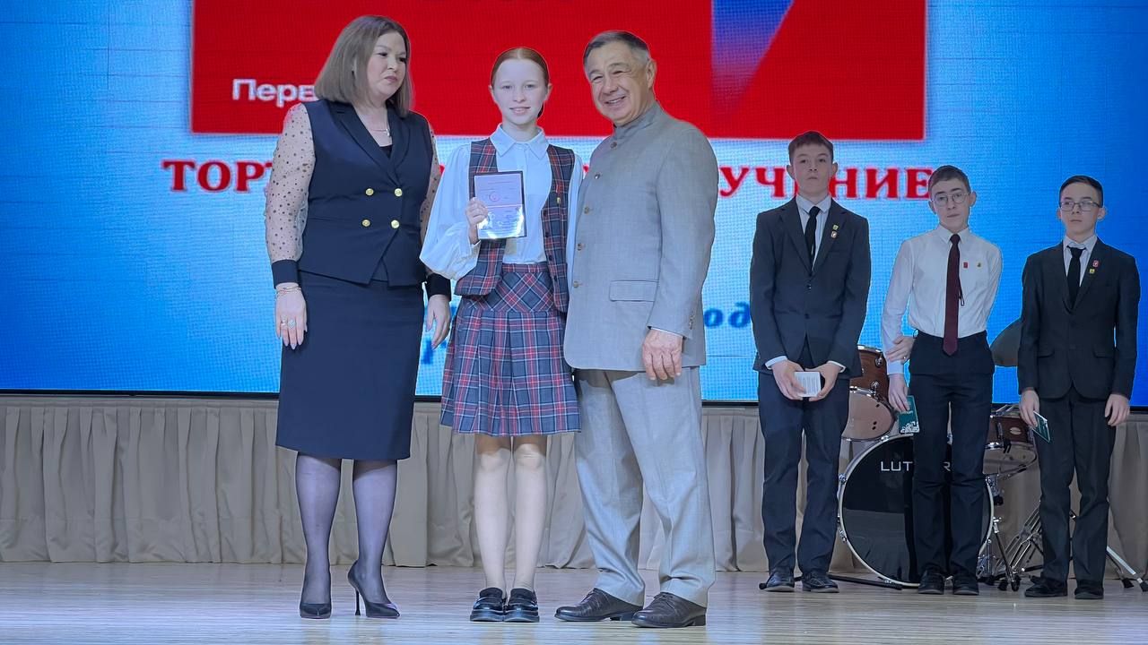 Районыбыз укучыларына тантаналы төстә паспортлар тапшырылды