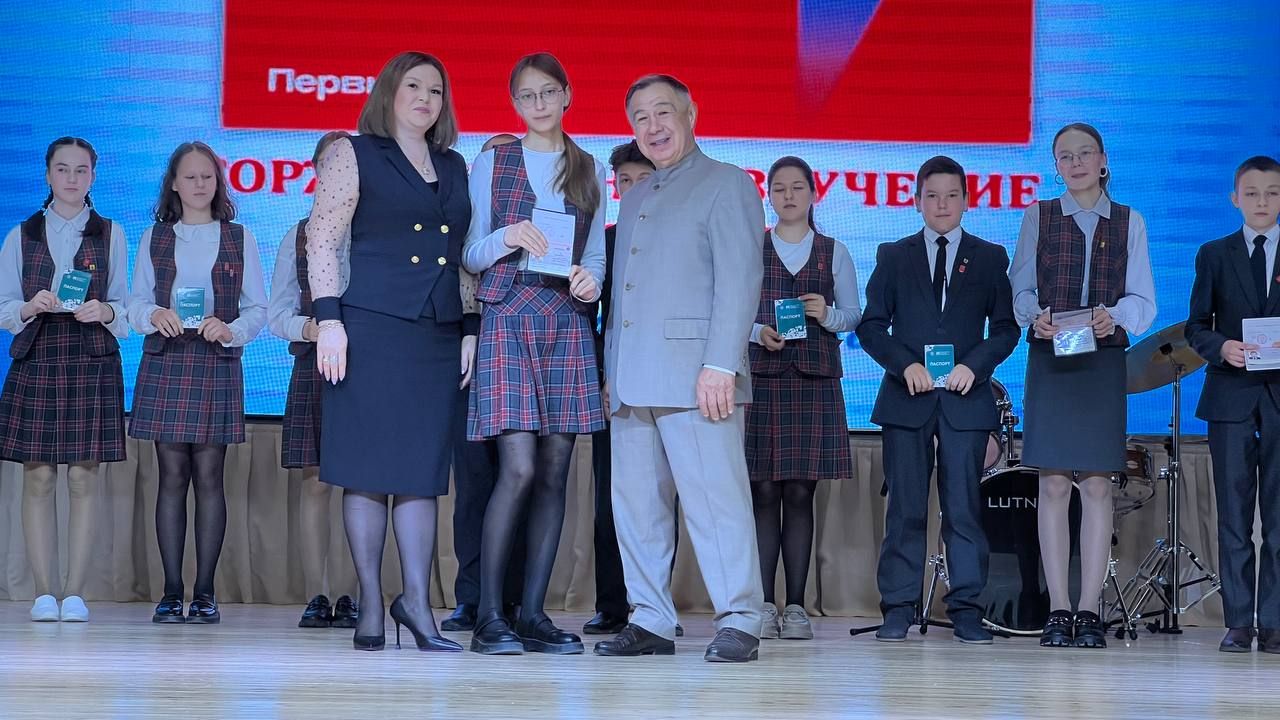 Районыбыз укучыларына тантаналы төстә паспортлар тапшырылды