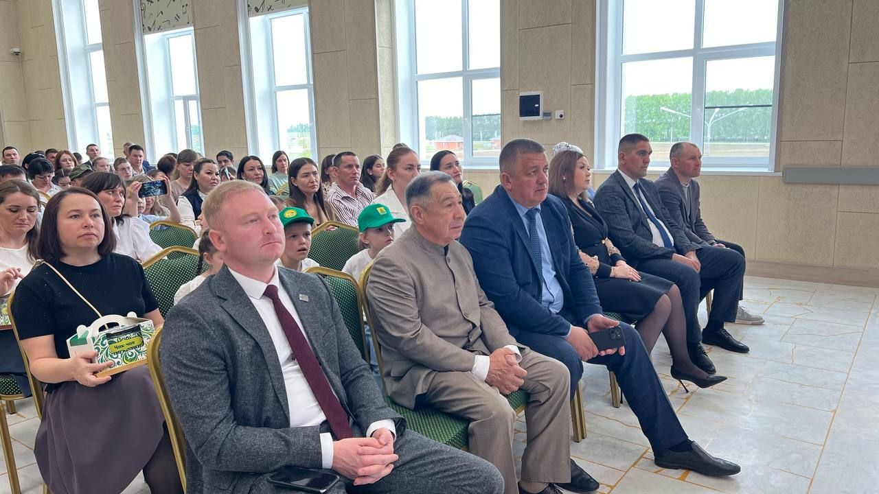 Районыбыз укучыларына тантаналы төстә паспортлар тапшырылды