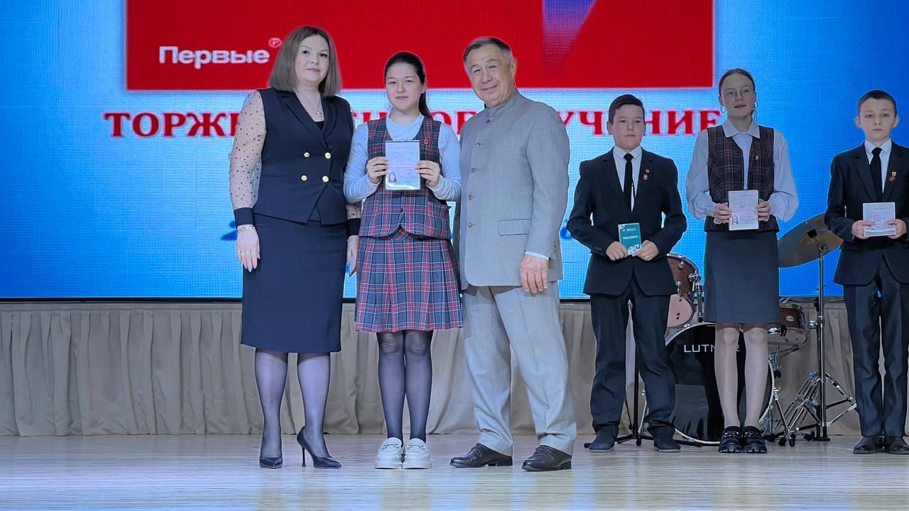 Районыбыз укучыларына тантаналы төстә паспортлар тапшырылды