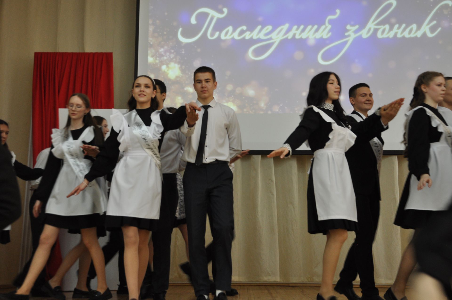 «Соңгы кыңгырау”   – яшьлек,  ак хыяллар, якты киләчәк бәйрәме...