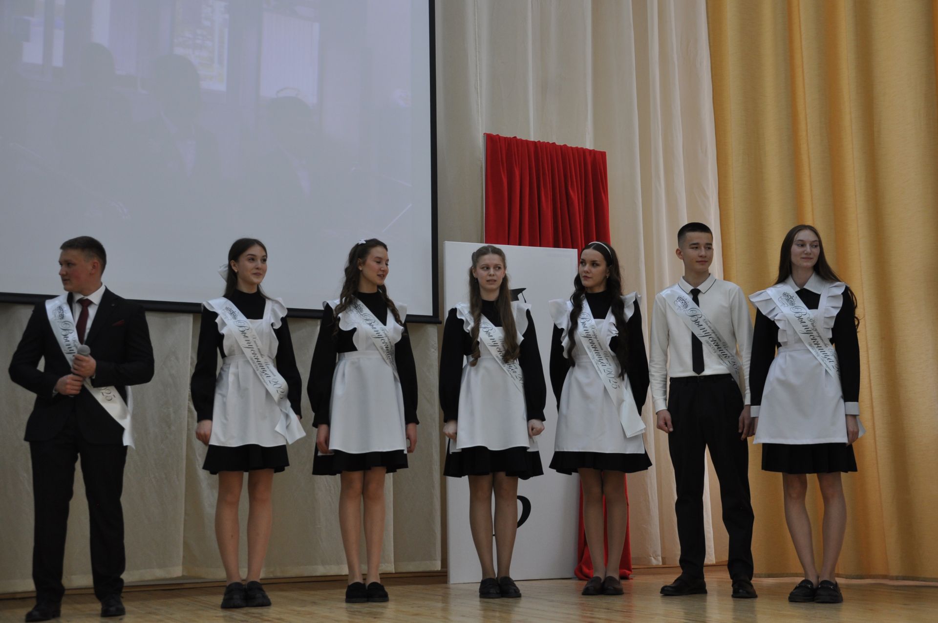 «Соңгы кыңгырау”   – яшьлек,  ак хыяллар, якты киләчәк бәйрәме...