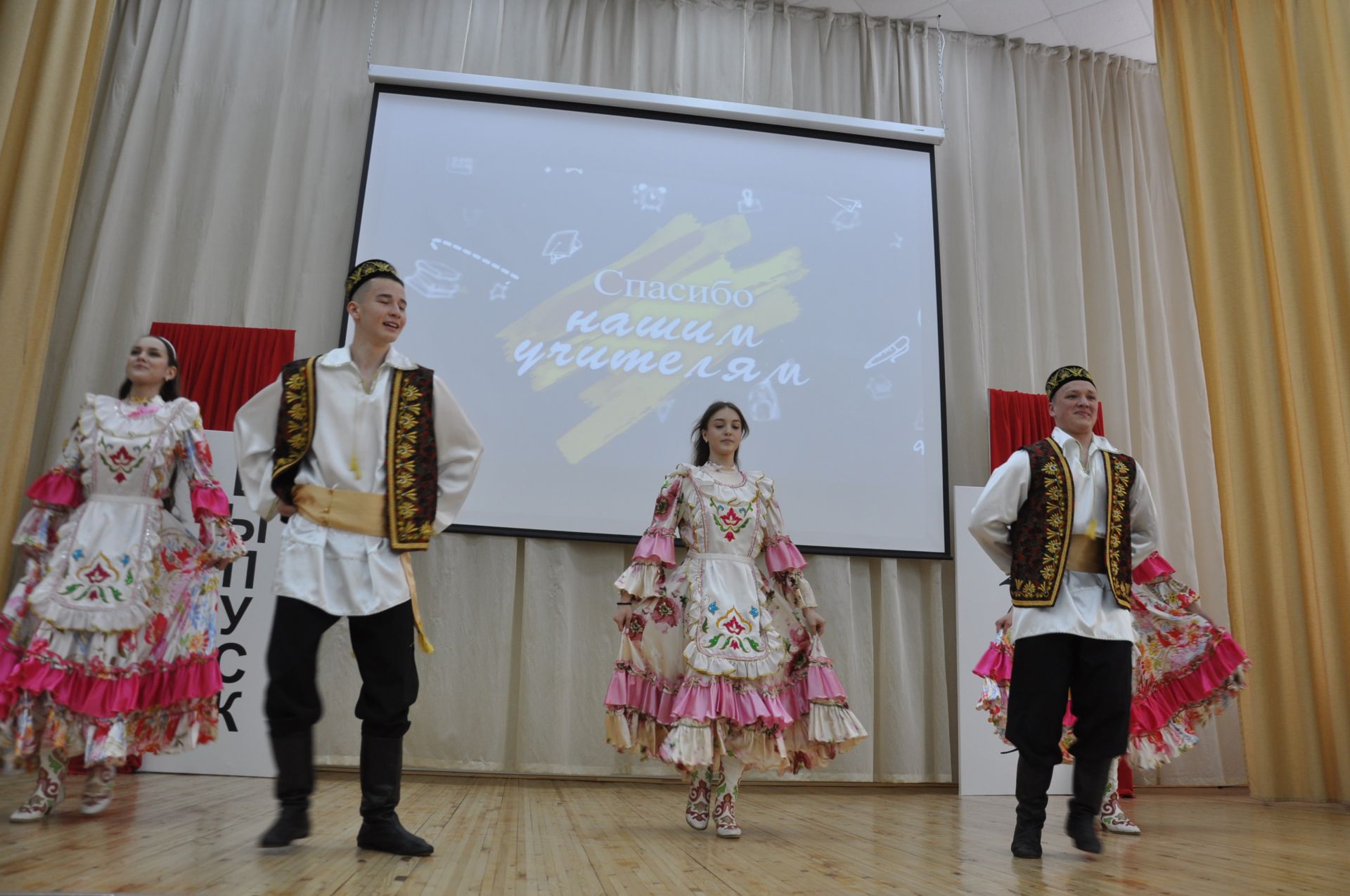 «Соңгы кыңгырау”   – яшьлек,  ак хыяллар, якты киләчәк бәйрәме...