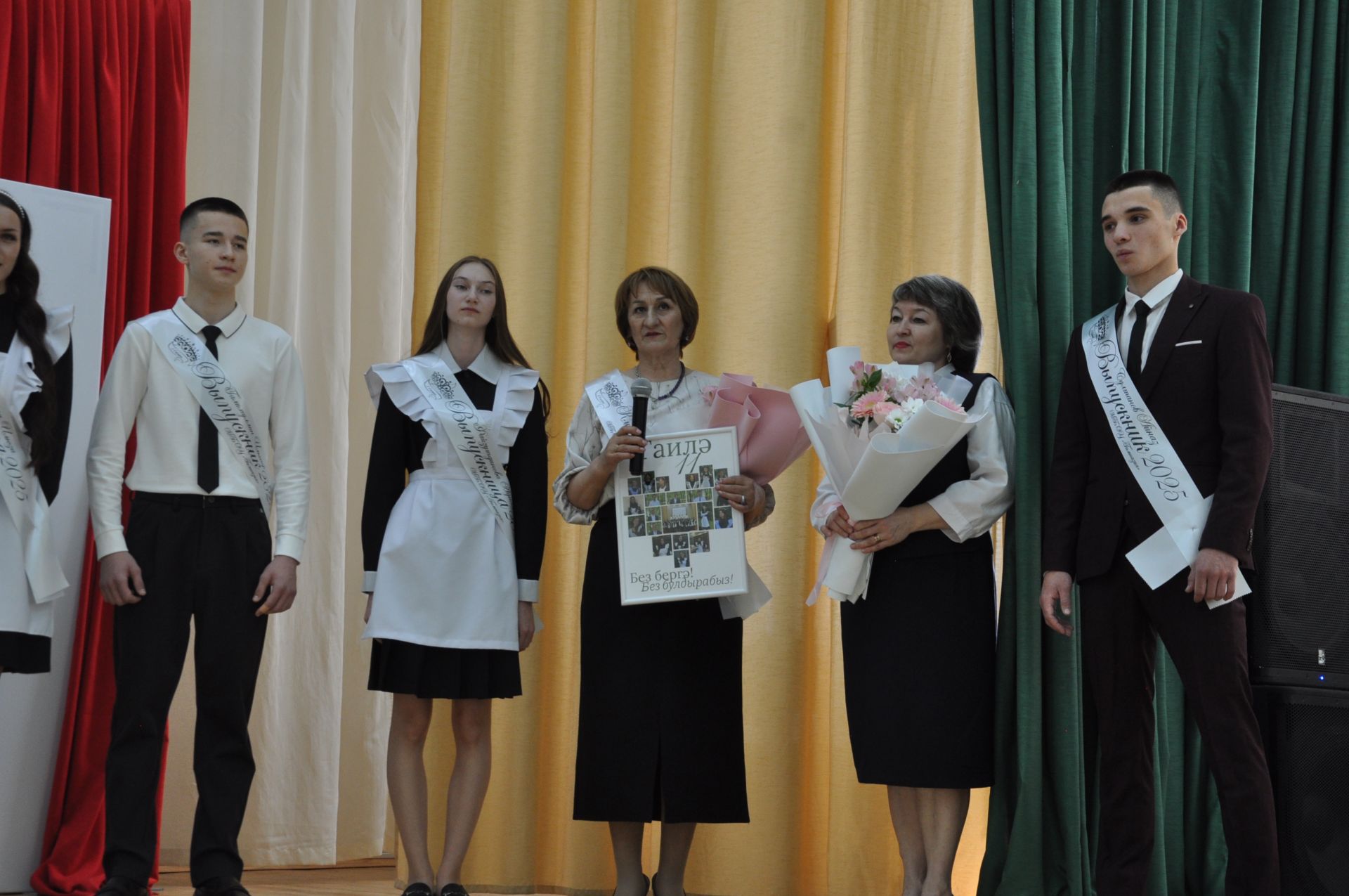«Соңгы кыңгырау”   – яшьлек,  ак хыяллар, якты киләчәк бәйрәме...