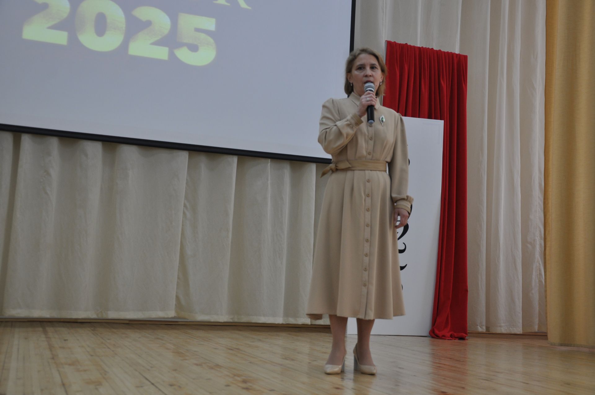 «Соңгы кыңгырау”   – яшьлек,  ак хыяллар, якты киләчәк бәйрәме...