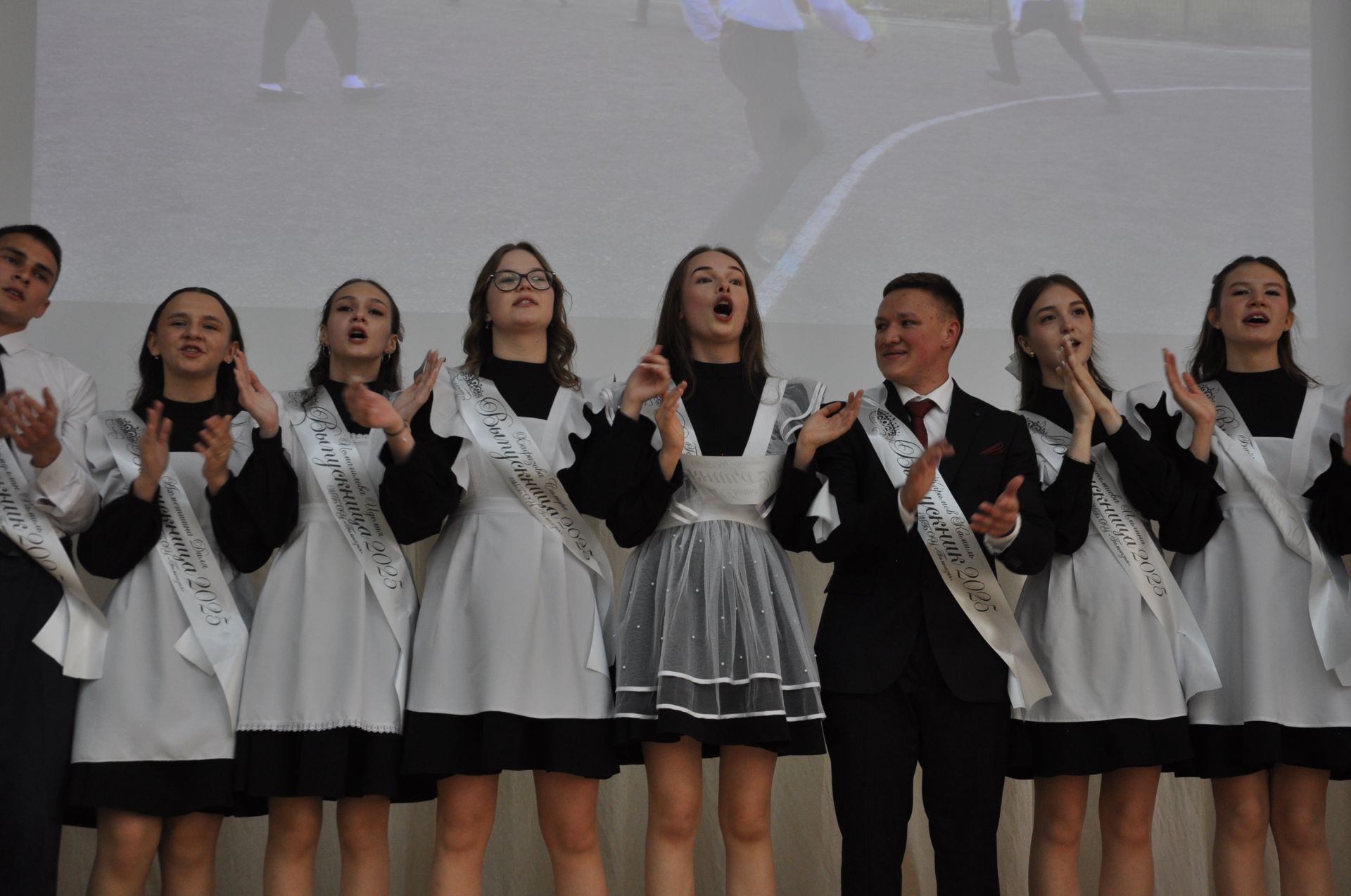 «Соңгы кыңгырау”   – яшьлек,  ак хыяллар, якты киләчәк бәйрәме...