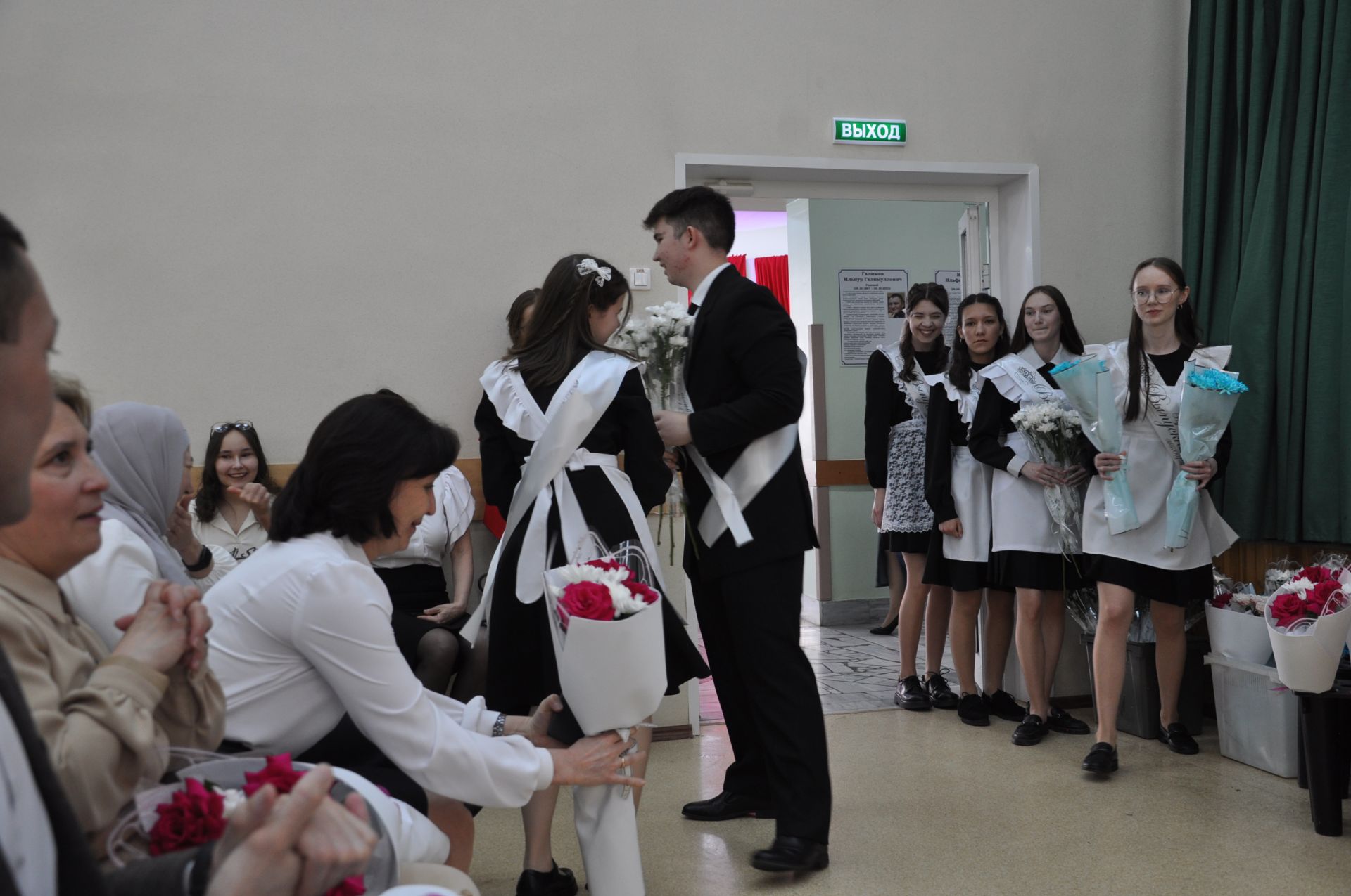 «Соңгы кыңгырау”   – яшьлек,  ак хыяллар, якты киләчәк бәйрәме...