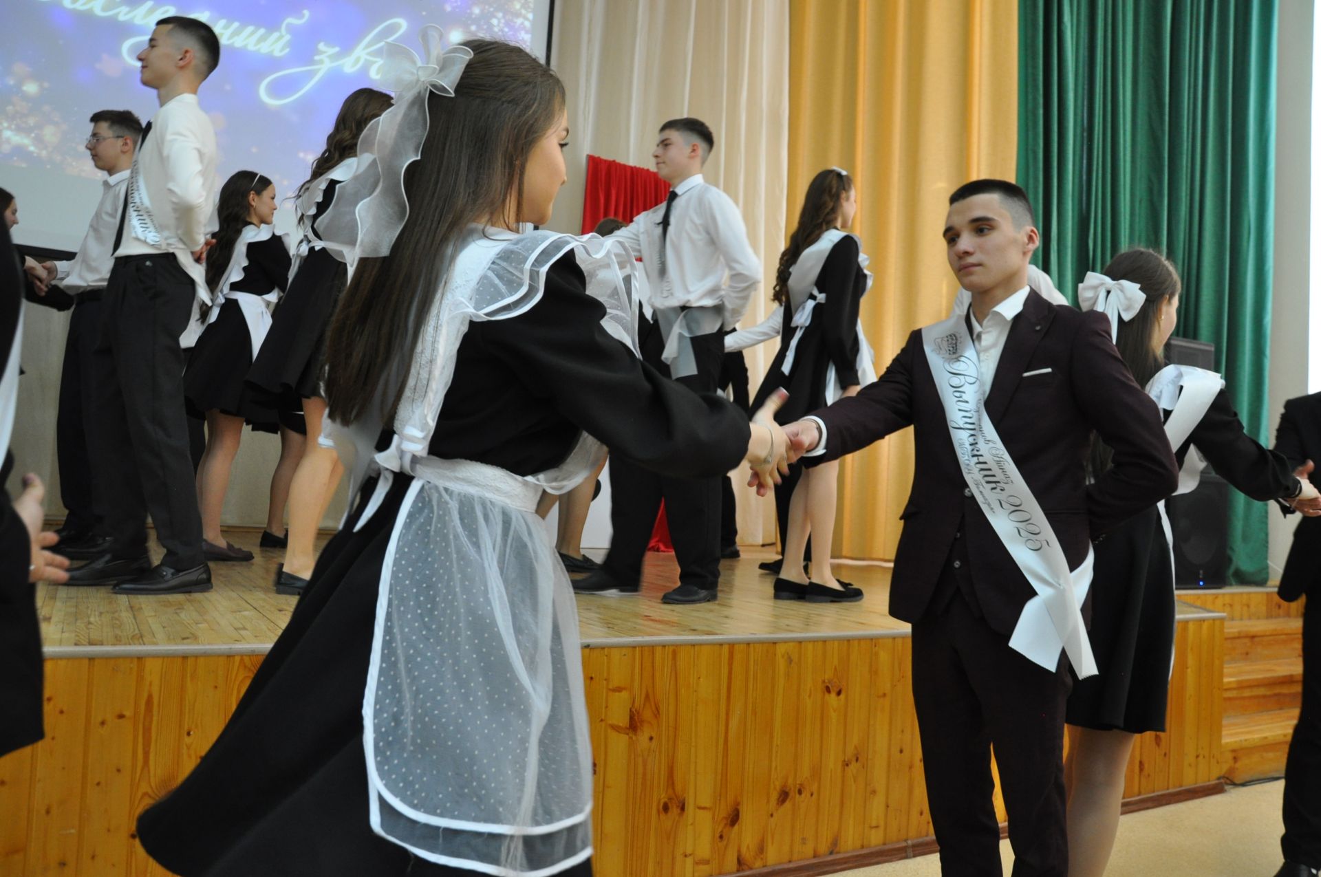 «Соңгы кыңгырау”   – яшьлек,  ак хыяллар, якты киләчәк бәйрәме...
