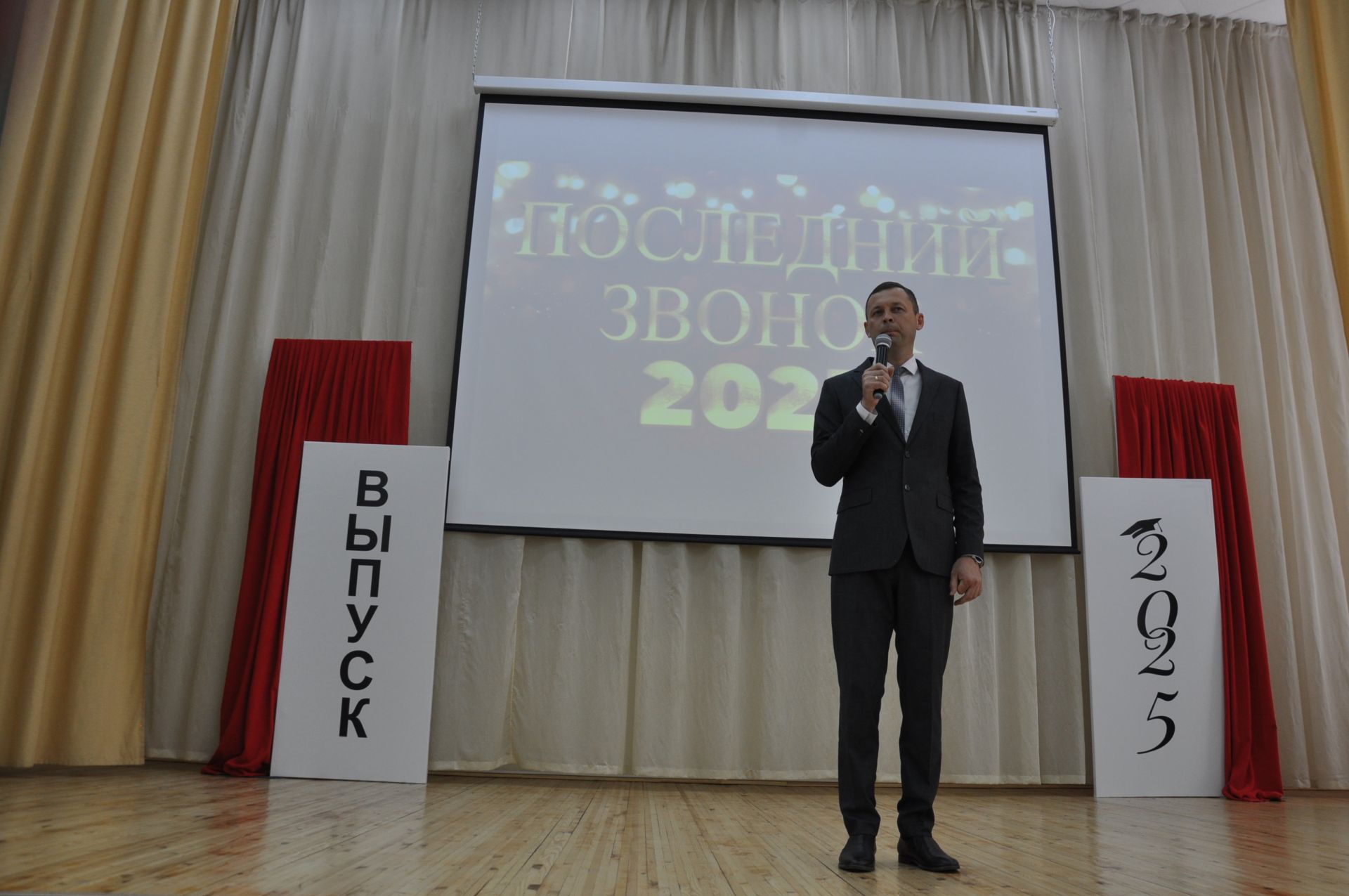 «Соңгы кыңгырау”   – яшьлек,  ак хыяллар, якты киләчәк бәйрәме...
