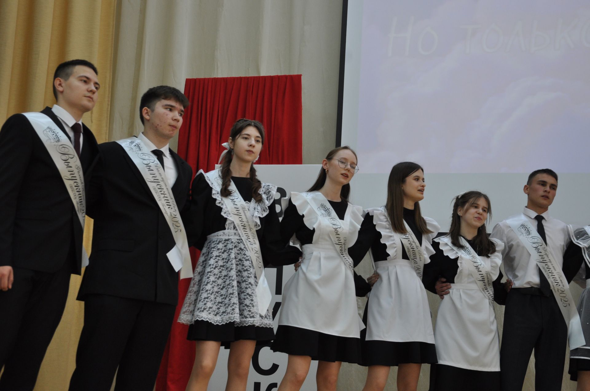 «Соңгы кыңгырау”   – яшьлек,  ак хыяллар, якты киләчәк бәйрәме...