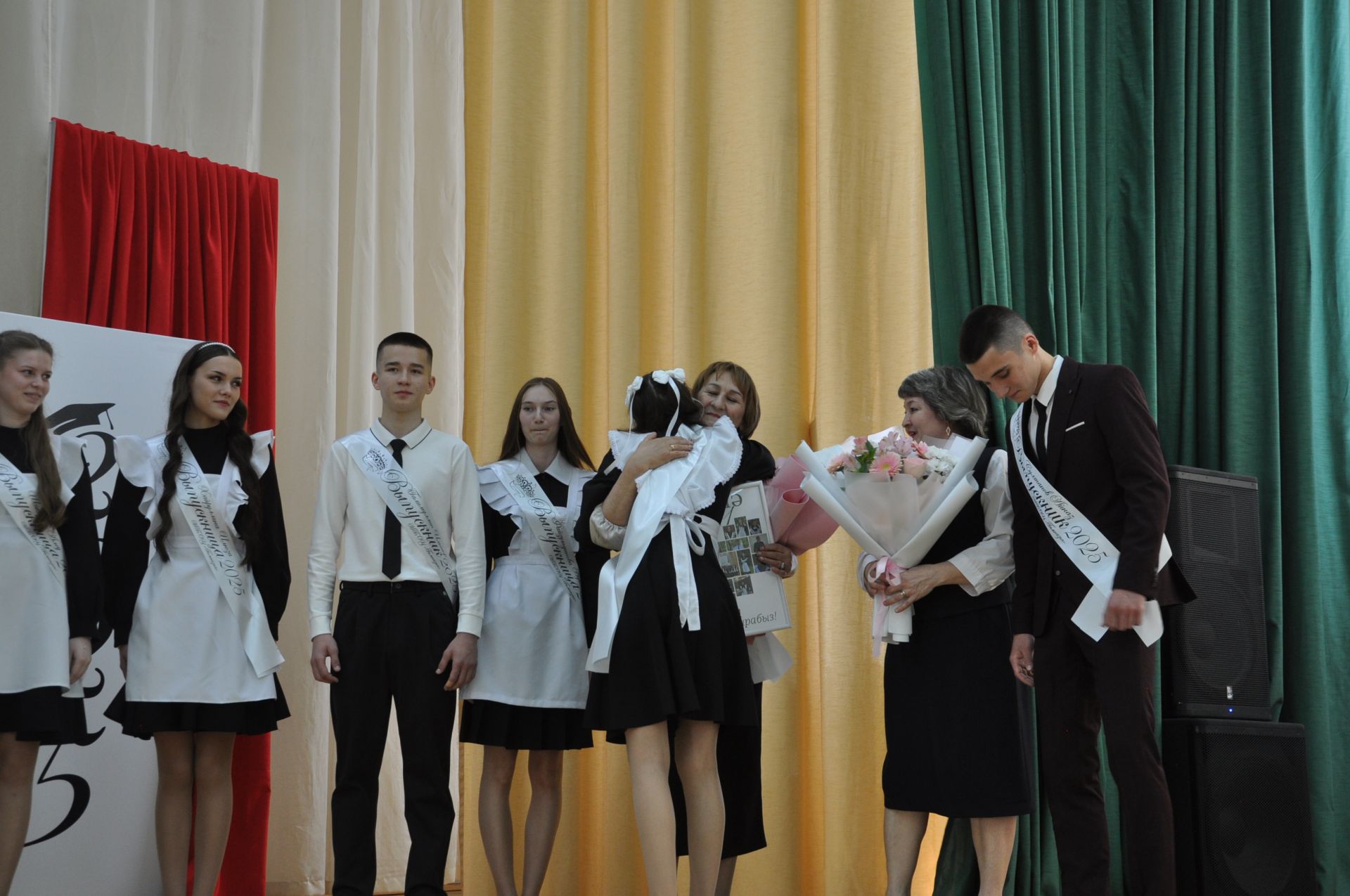 «Соңгы кыңгырау”   – яшьлек,  ак хыяллар, якты киләчәк бәйрәме...