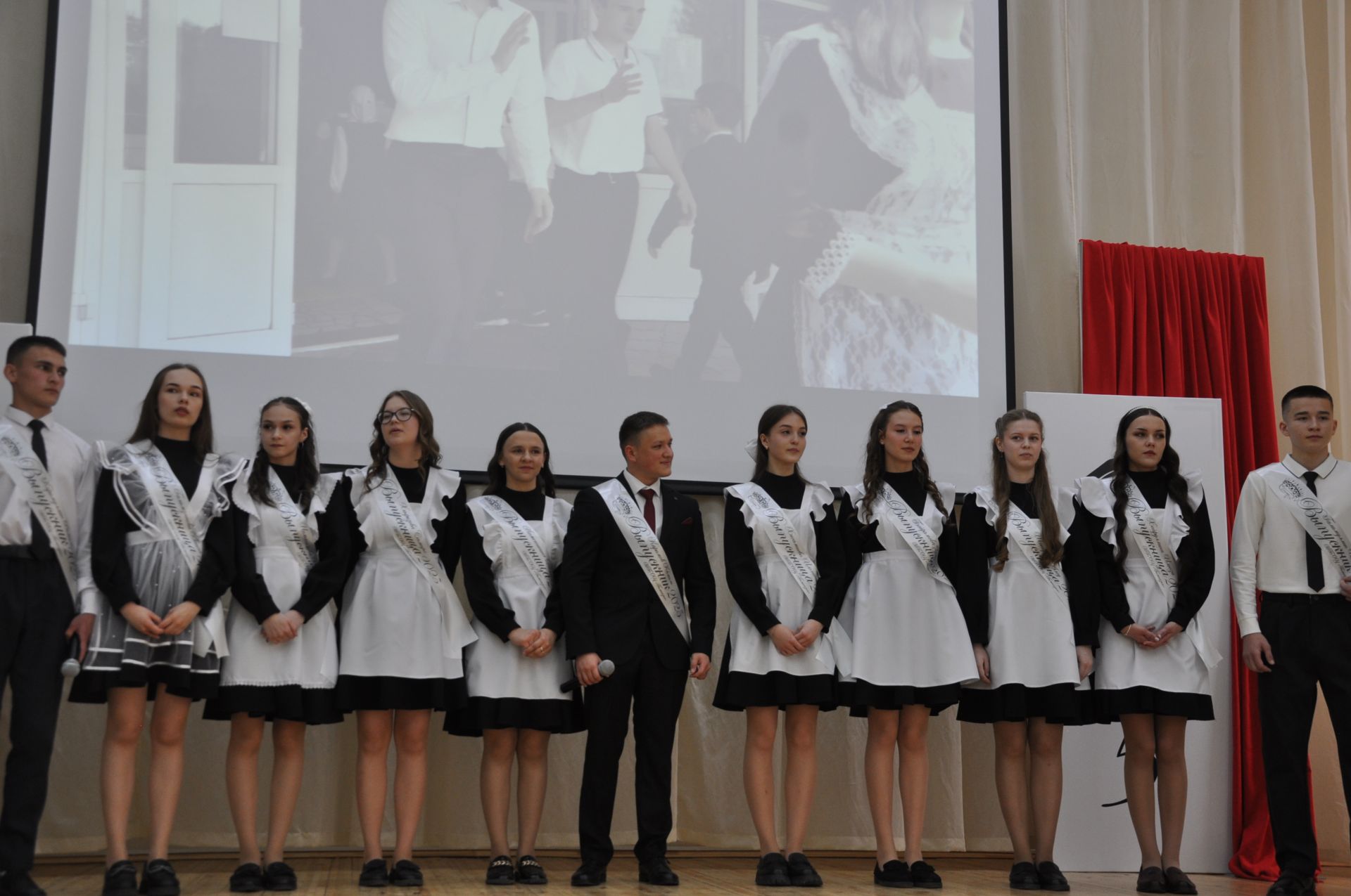 «Соңгы кыңгырау”   – яшьлек,  ак хыяллар, якты киләчәк бәйрәме...