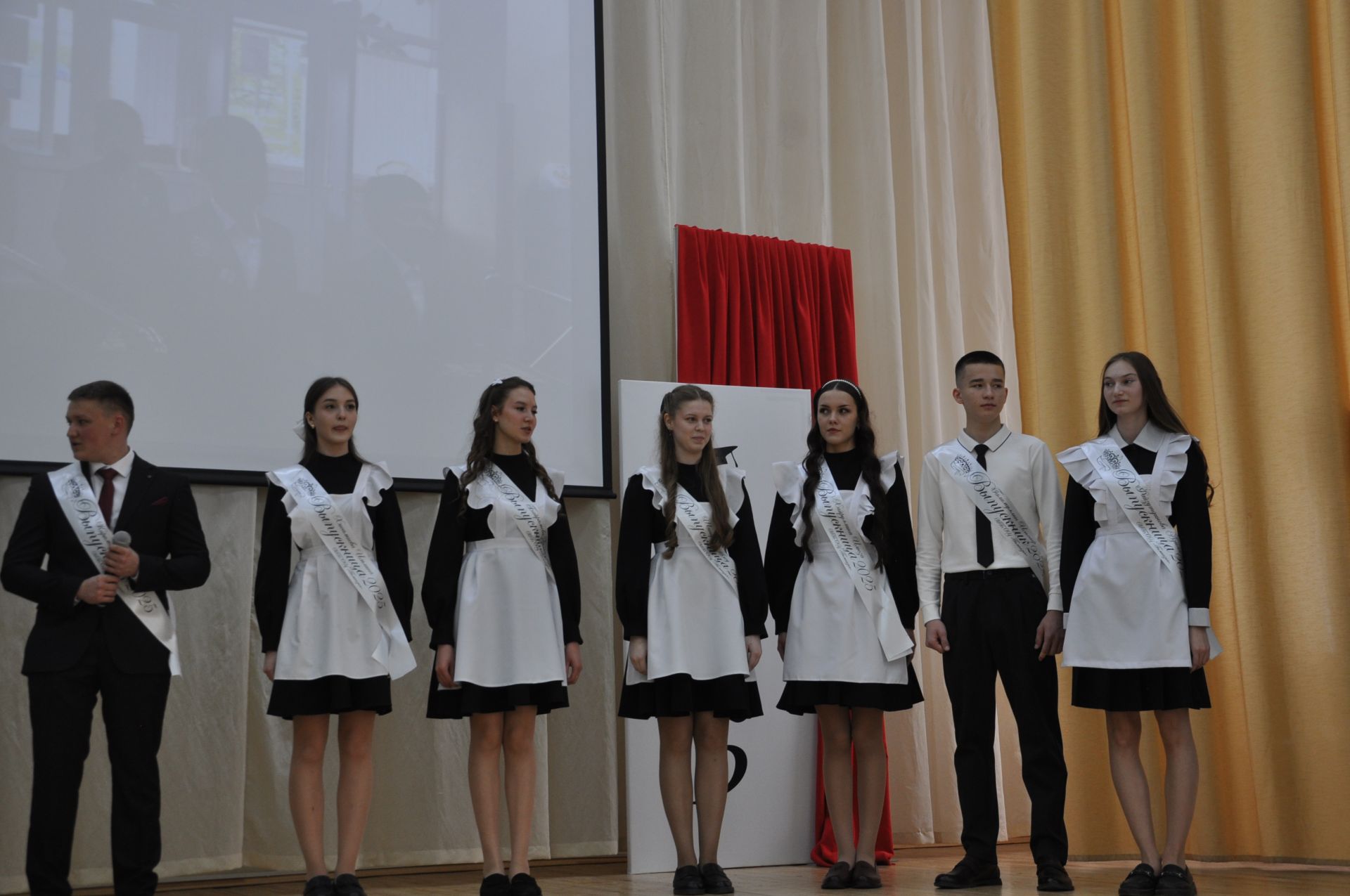 «Соңгы кыңгырау”   – яшьлек,  ак хыяллар, якты киләчәк бәйрәме...
