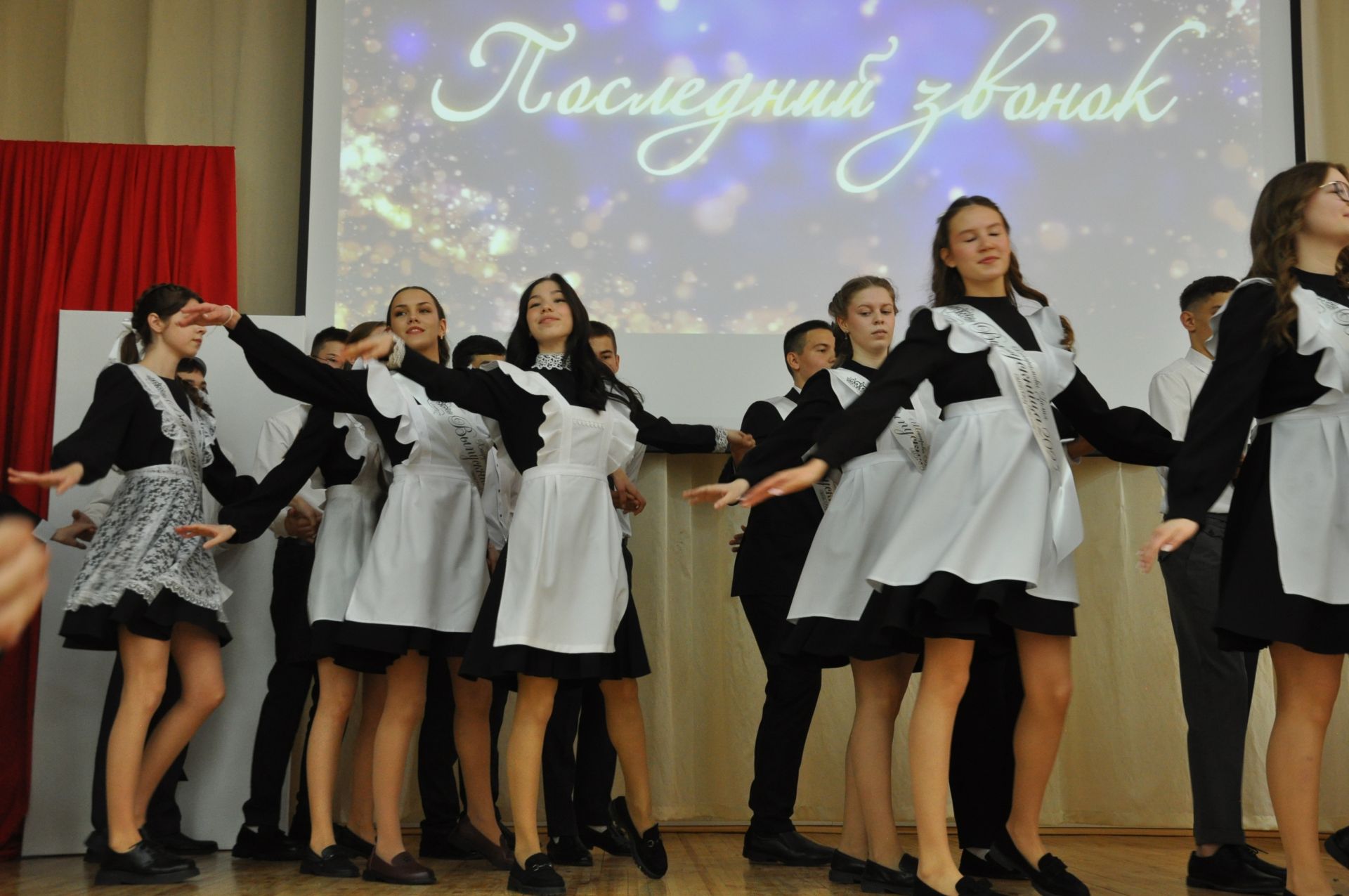 «Соңгы кыңгырау”   – яшьлек,  ак хыяллар, якты киләчәк бәйрәме...