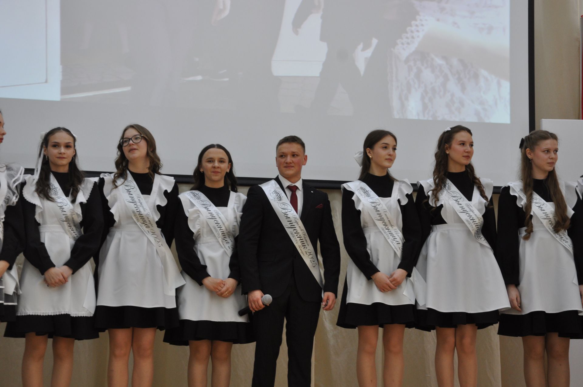 «Соңгы кыңгырау”   – яшьлек,  ак хыяллар, якты киләчәк бәйрәме...