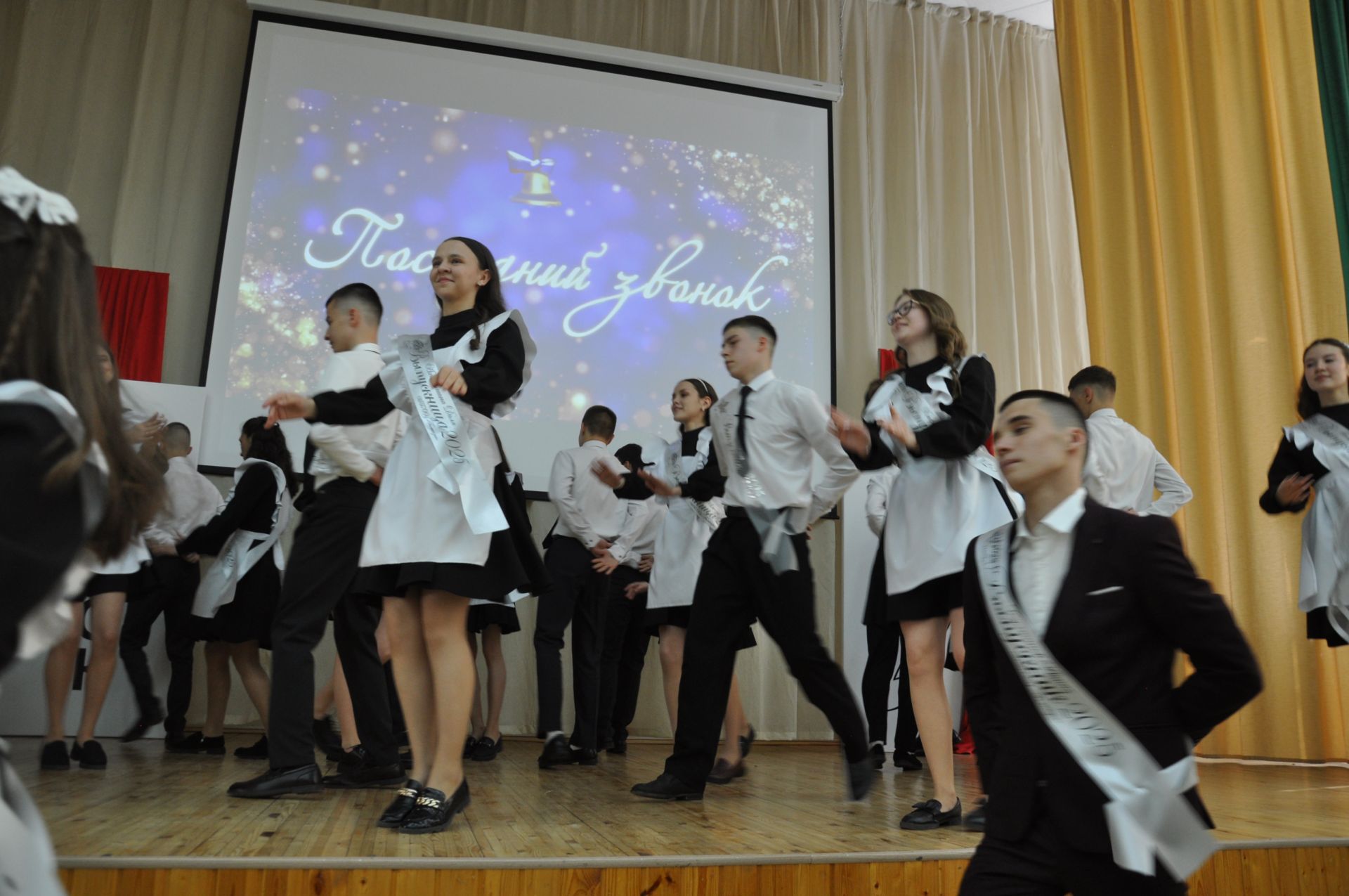 «Соңгы кыңгырау”   – яшьлек,  ак хыяллар, якты киләчәк бәйрәме...