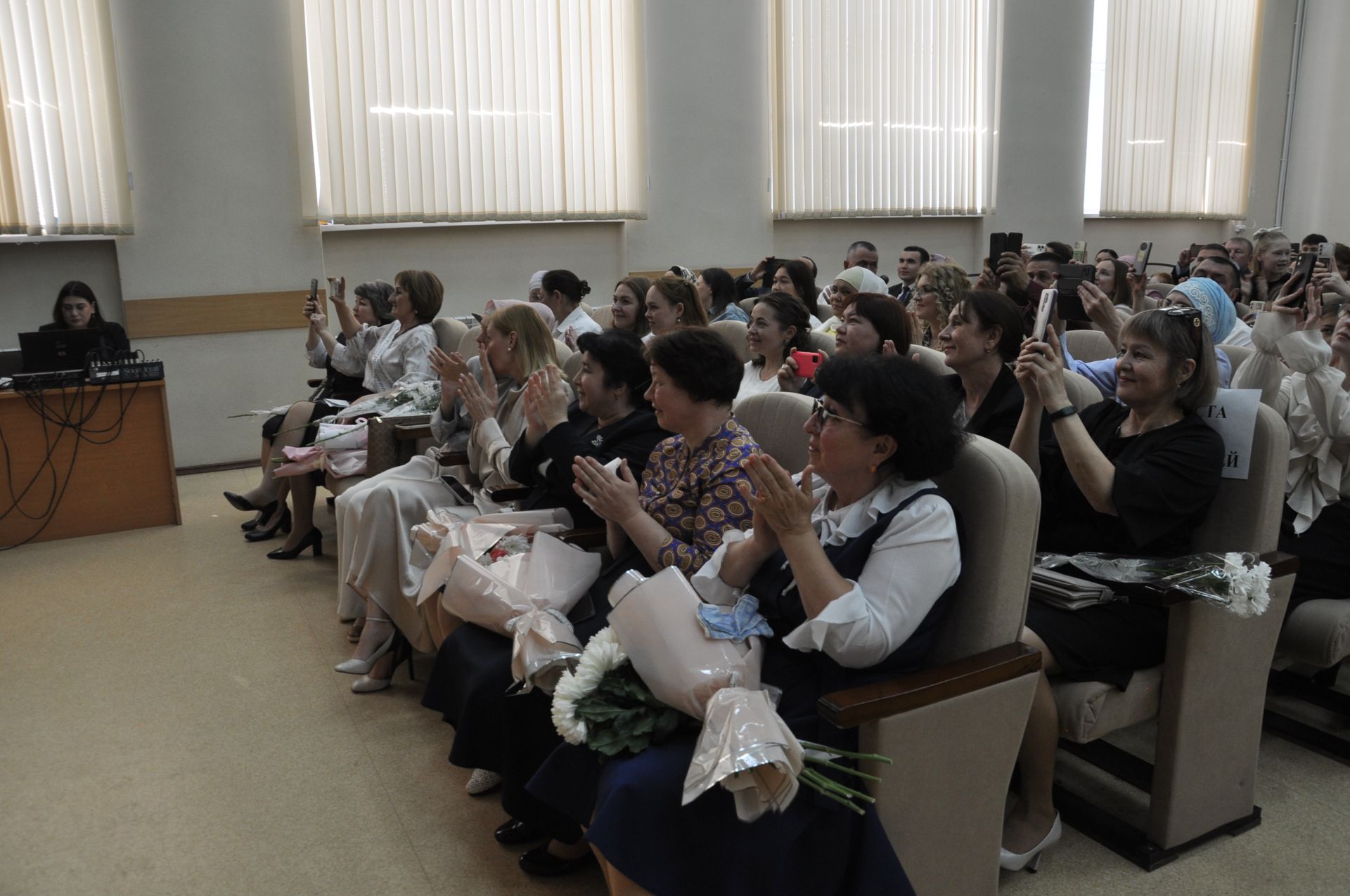 «Соңгы кыңгырау”   – яшьлек,  ак хыяллар, якты киләчәк бәйрәме...