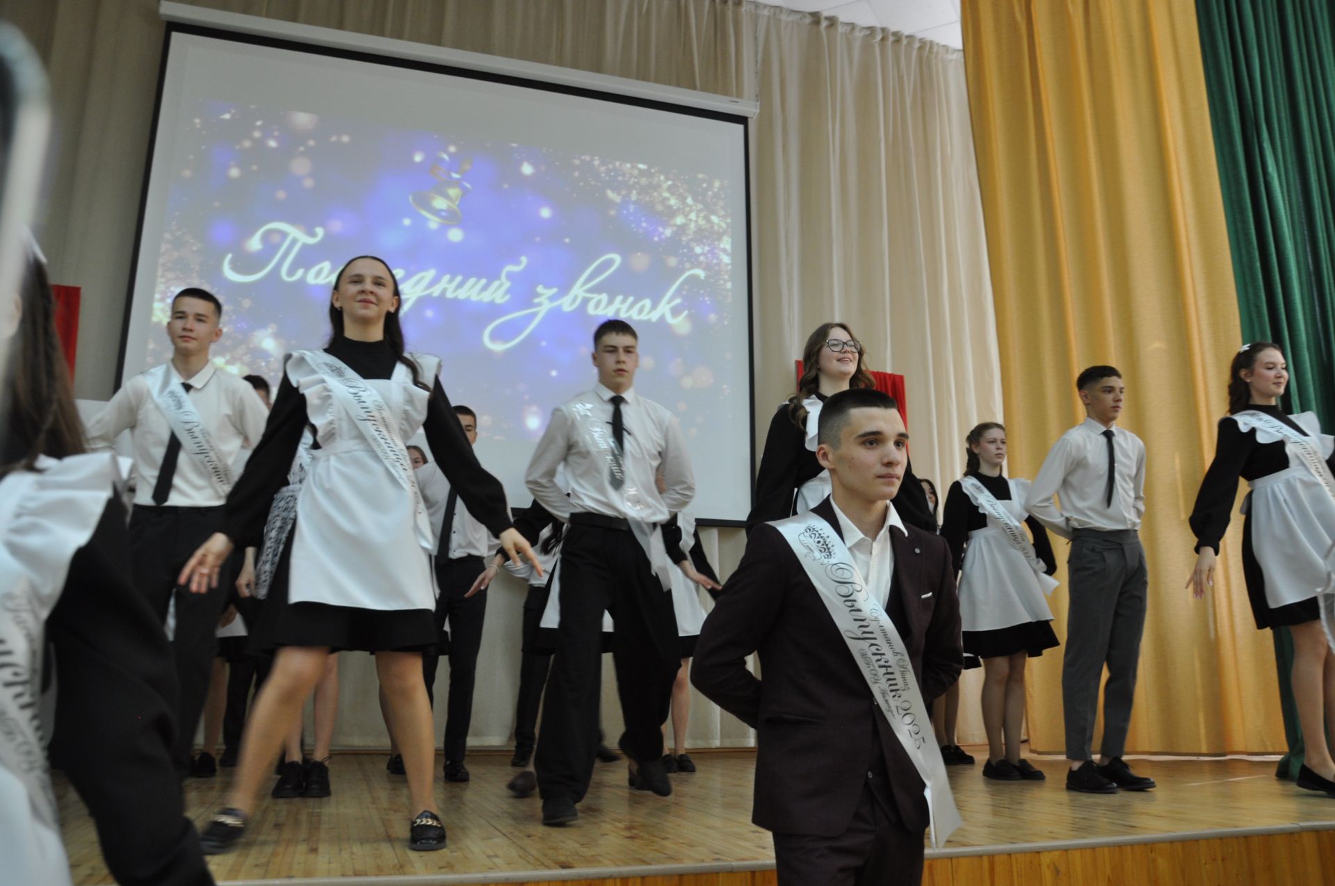 «Соңгы кыңгырау”   – яшьлек,  ак хыяллар, якты киләчәк бәйрәме...