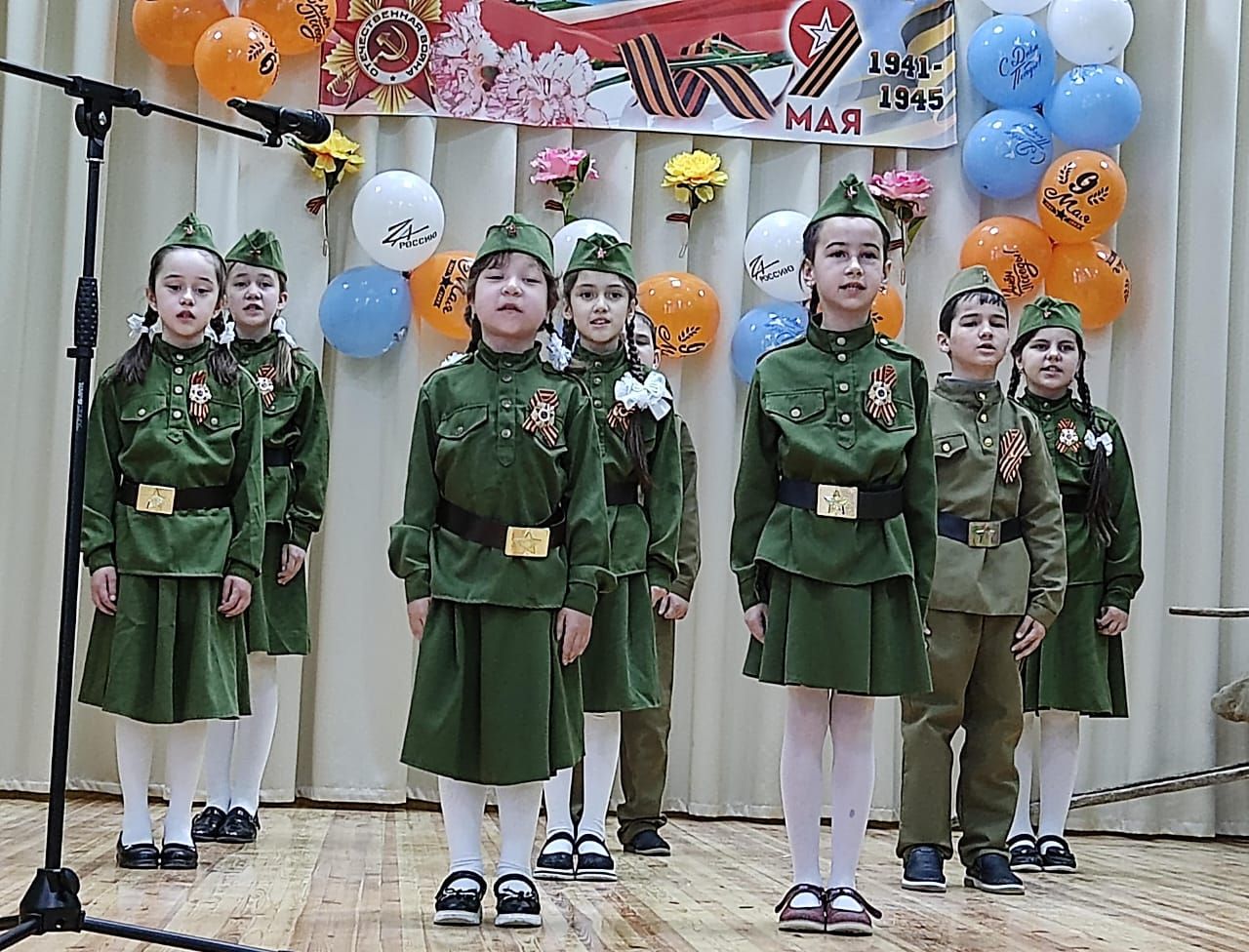 Юлбат авылында Җиңү бәйрәмендә батыр сугышчыларыбыз истәлегенә «Хәтер бакчасы»нда агачлар утырттылар