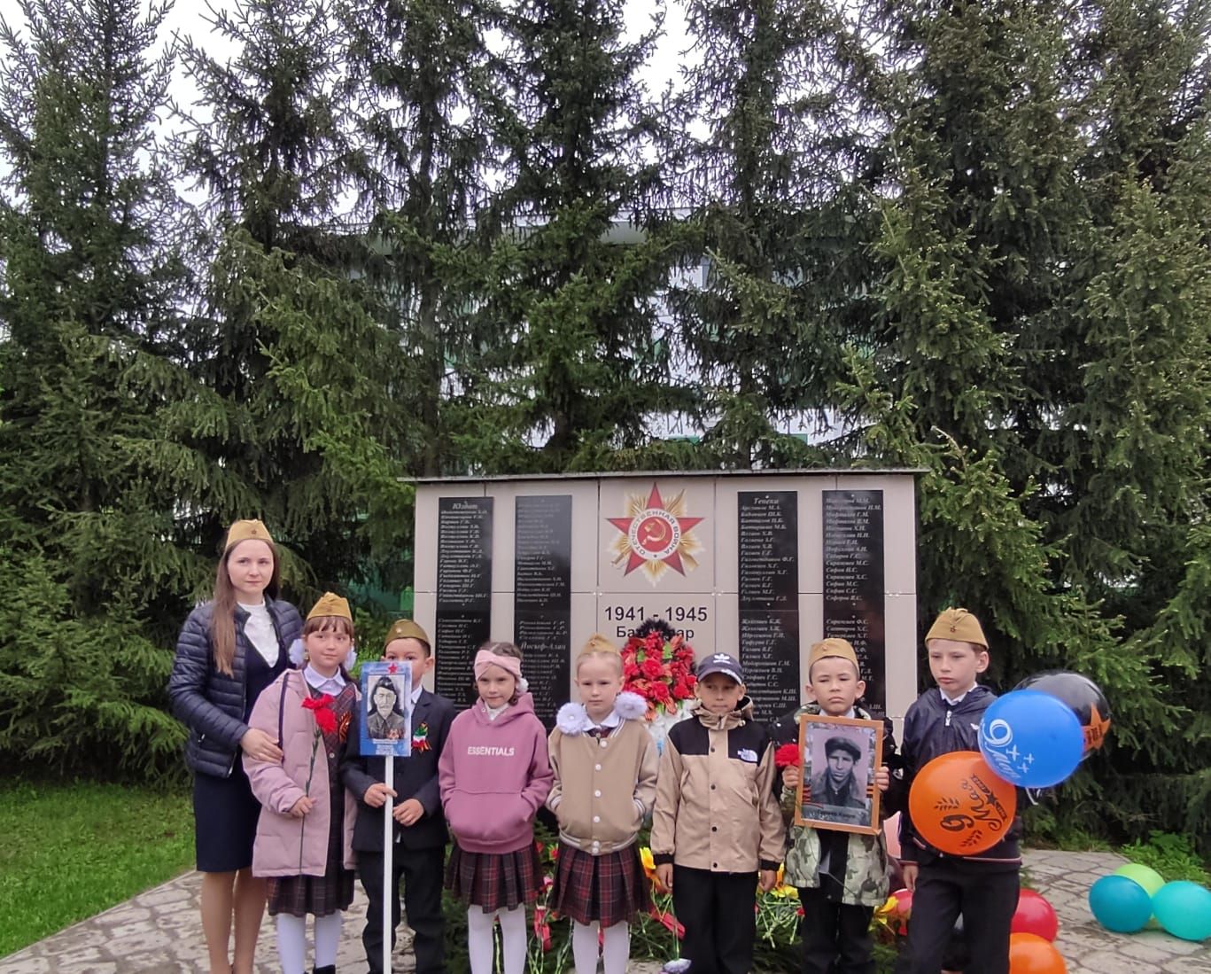 Юлбат авылында Җиңү бәйрәмендә батыр сугышчыларыбыз истәлегенә «Хәтер бакчасы»нда агачлар утырттылар