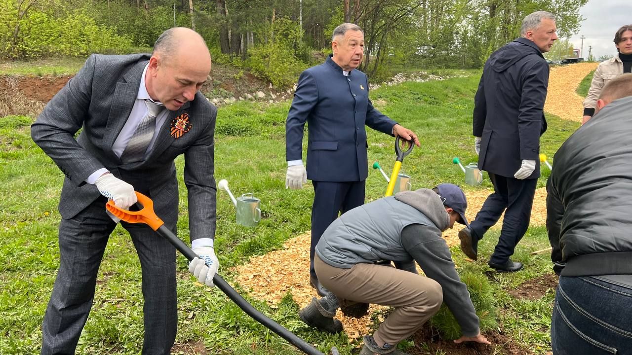 Бәйрәм көнне «Ямьле Саба» яр буенда 140 төп агач утыртылды