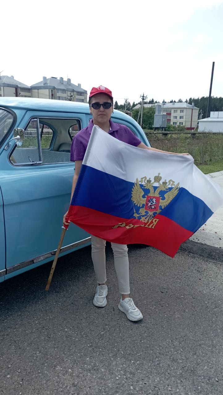 Россия көнен Шәмәрдән авылында ретро автомобильләр узышы белән билгеләп үттеләр