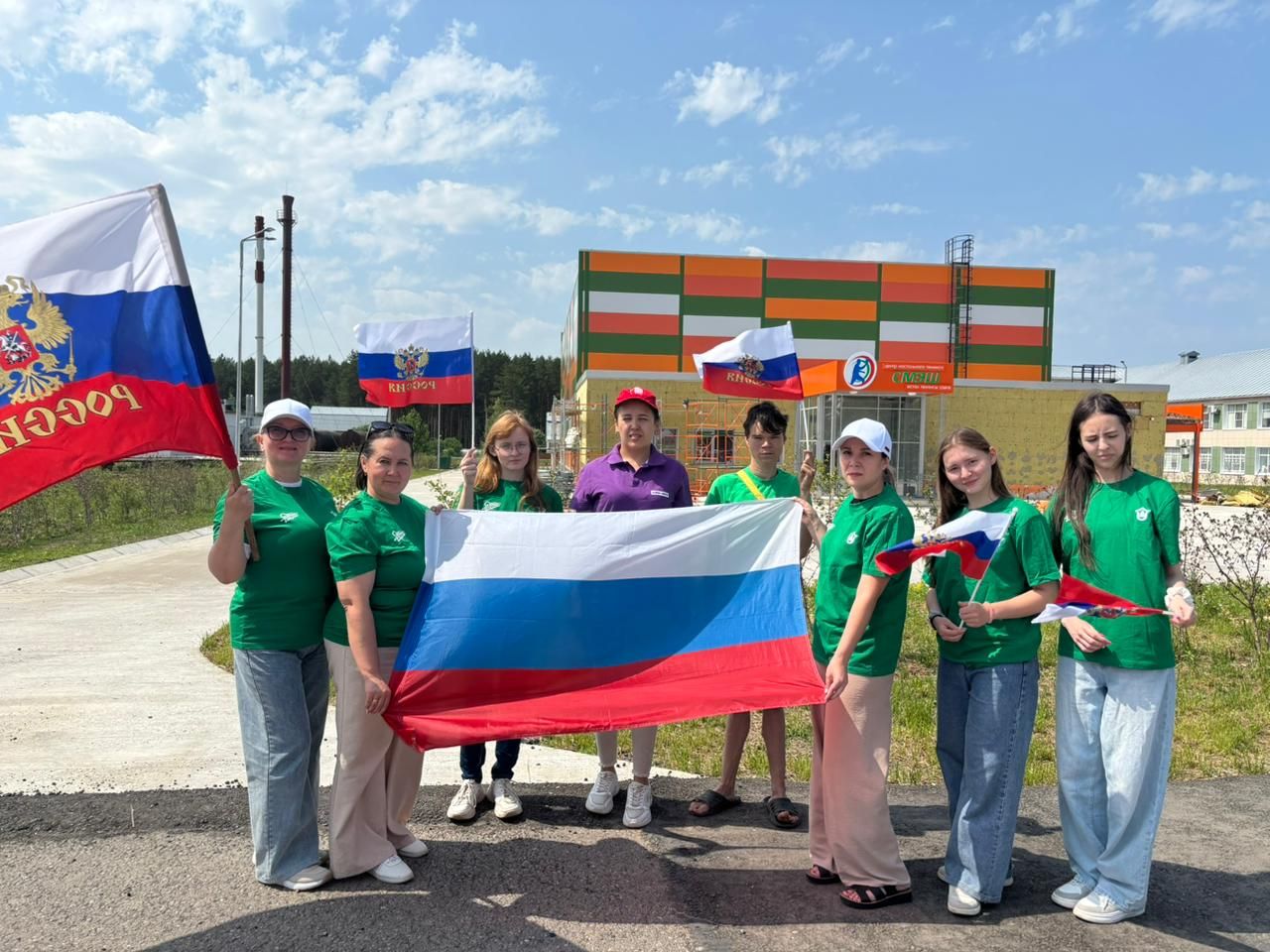 Россия көнен Шәмәрдән авылында ретро автомобильләр узышы белән билгеләп үттеләр
