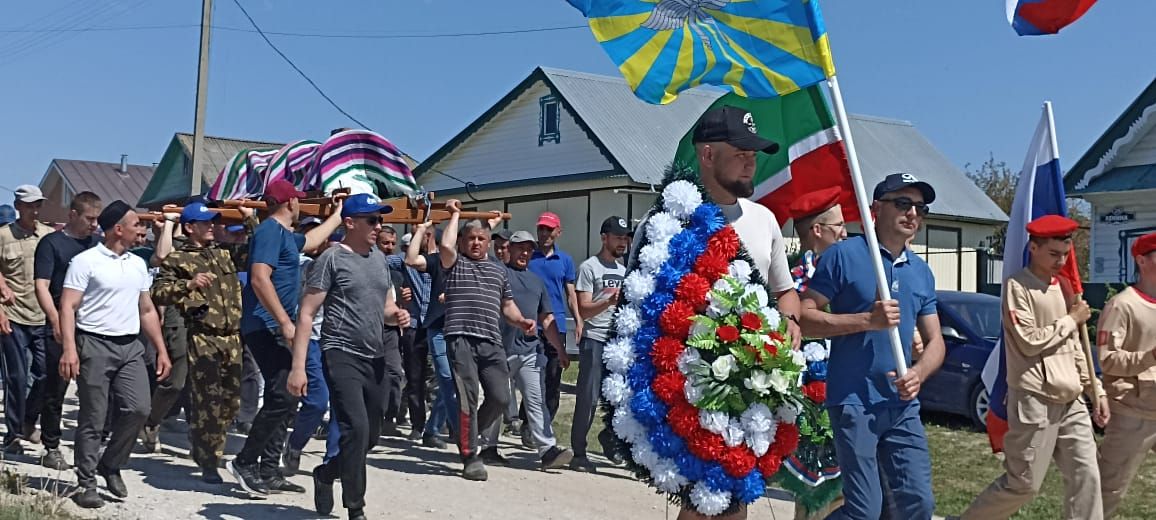 Махсус хәрби операциядә вафат булган райондашыбыз - Олыяз авылыннан Илнур Шәйхуллинны  соңгы юлга озаттылар