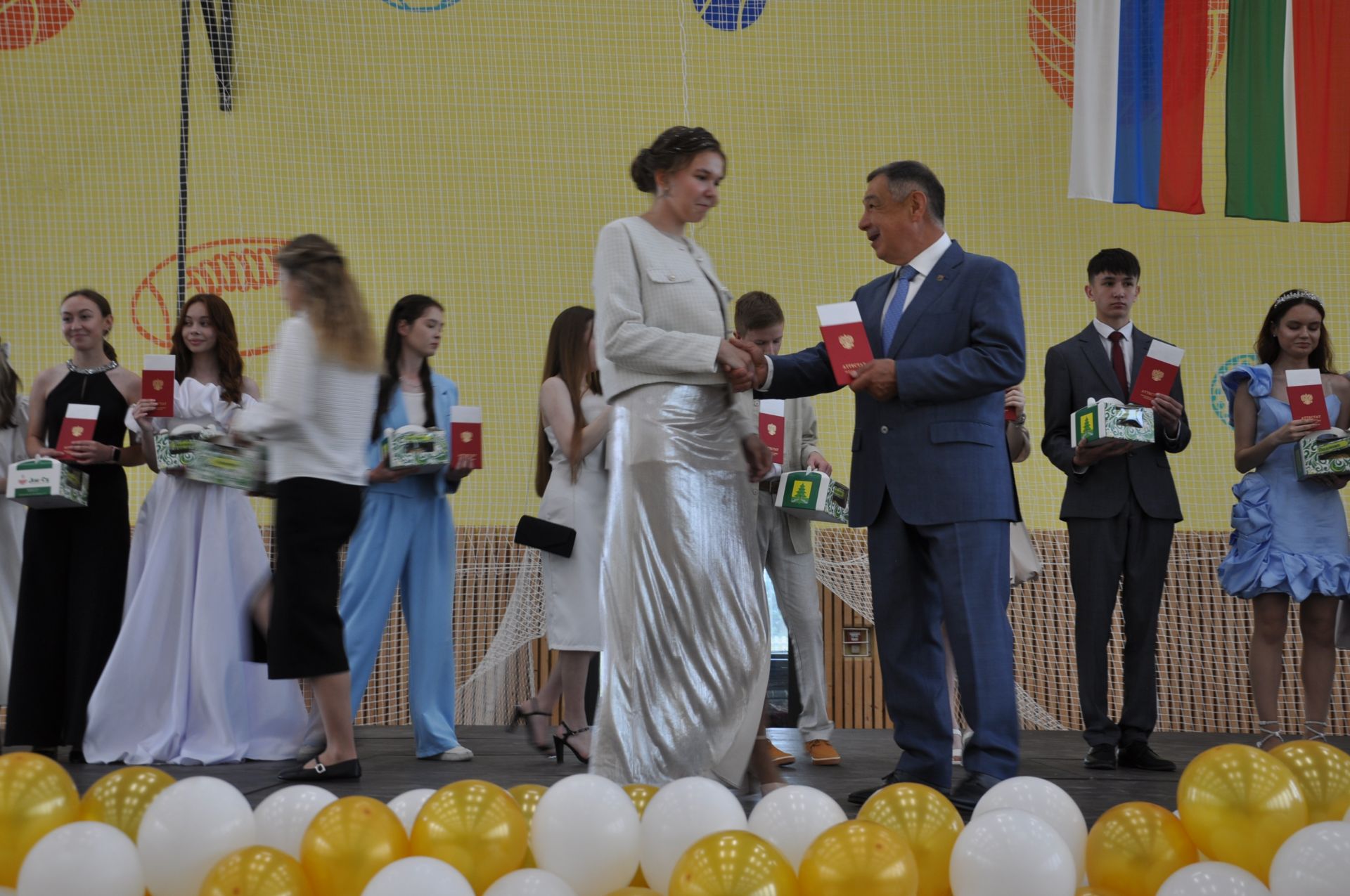«Чыгарылыш кичәсе» - 2025: бәйрәмнән эксклюзив ФОТОРЕПОРТАЖ