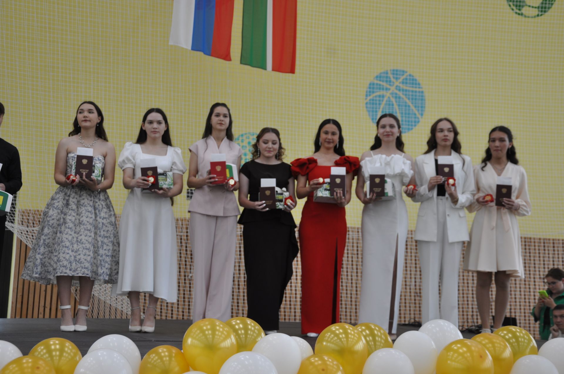 «Чыгарылыш кичәсе» - 2025: бәйрәмнән эксклюзив ФОТОРЕПОРТАЖ